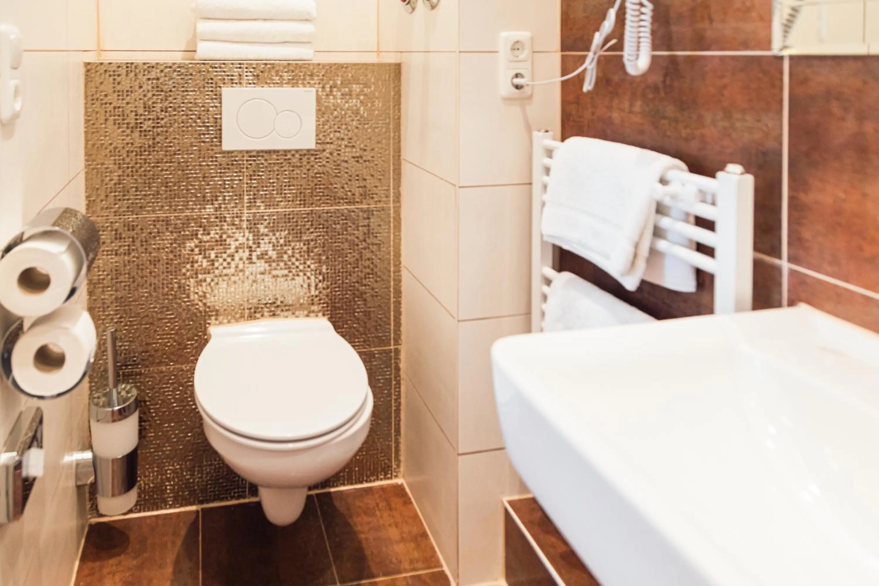 Toilet in Hotel Hamburger Perle