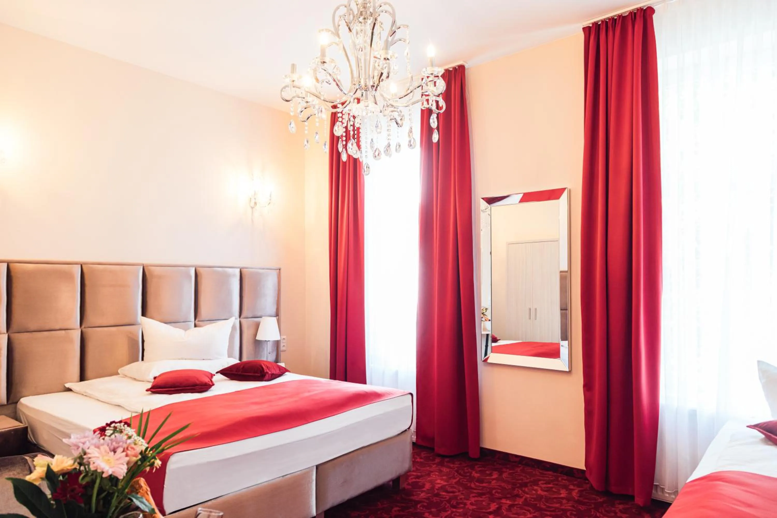 Photo of the whole room, Bed in Hotel Hamburger Perle