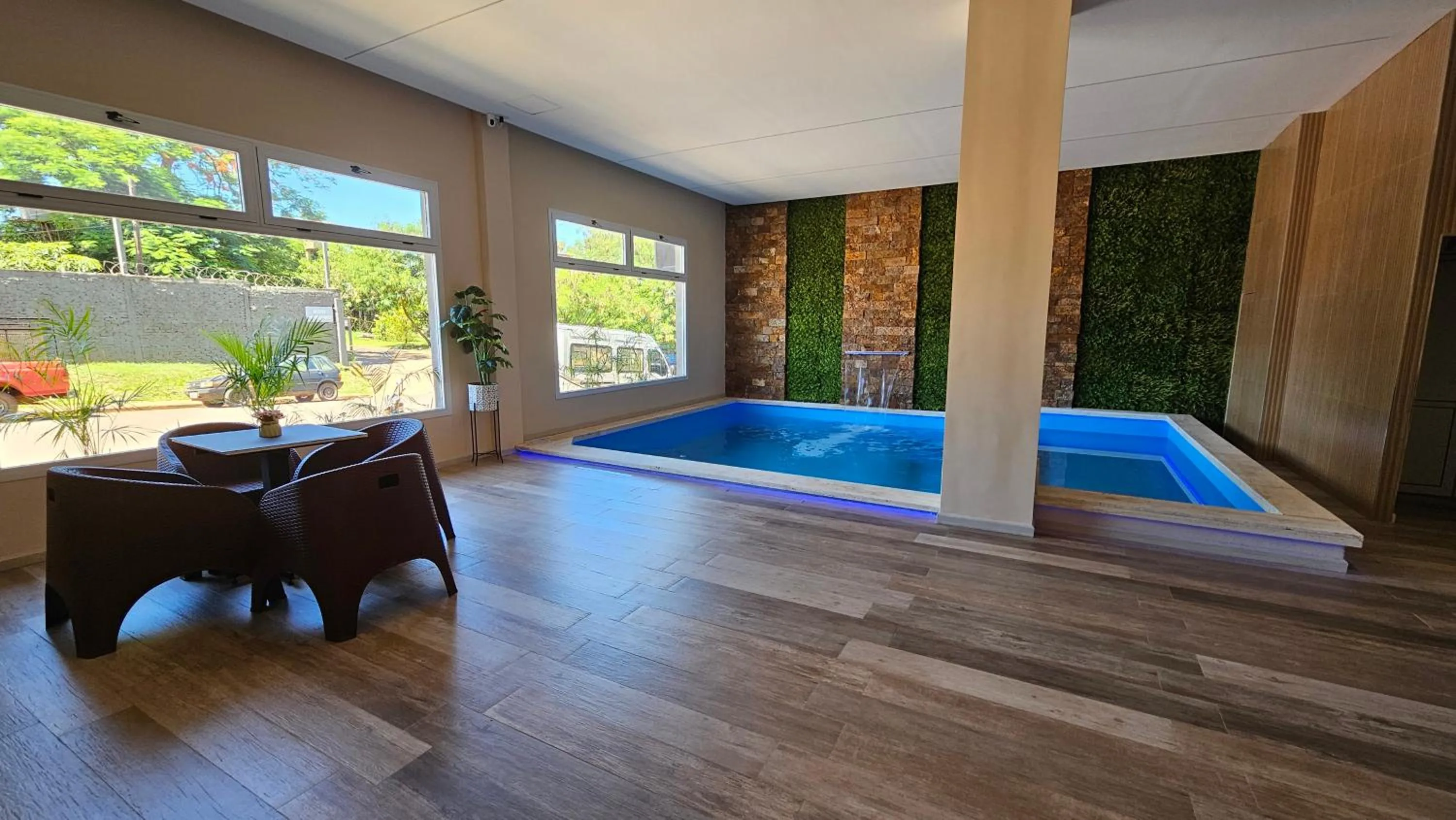 Swimming pool in Mensú Grand Hotel