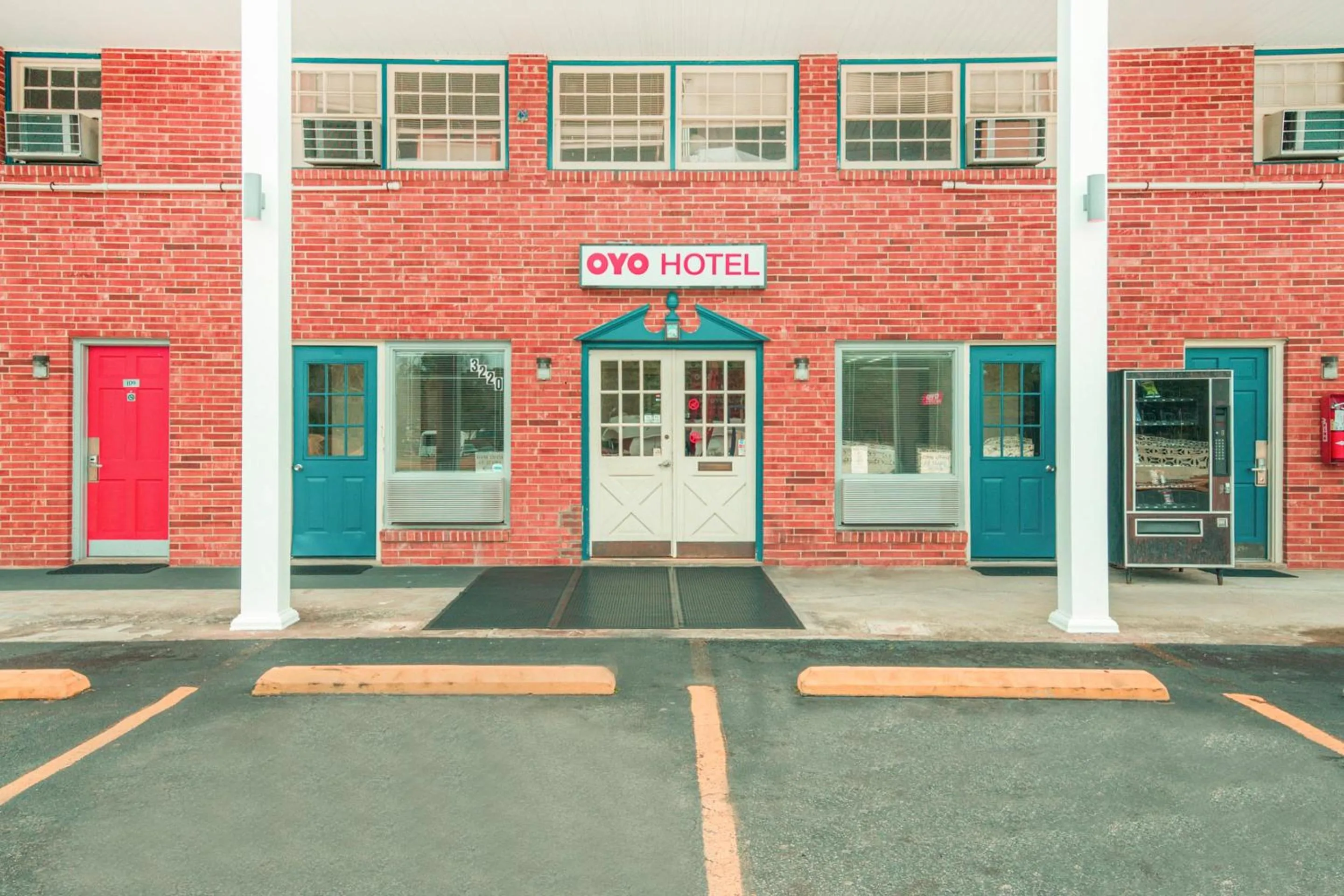 Facade/entrance in OYO Hotel Durham West Hills