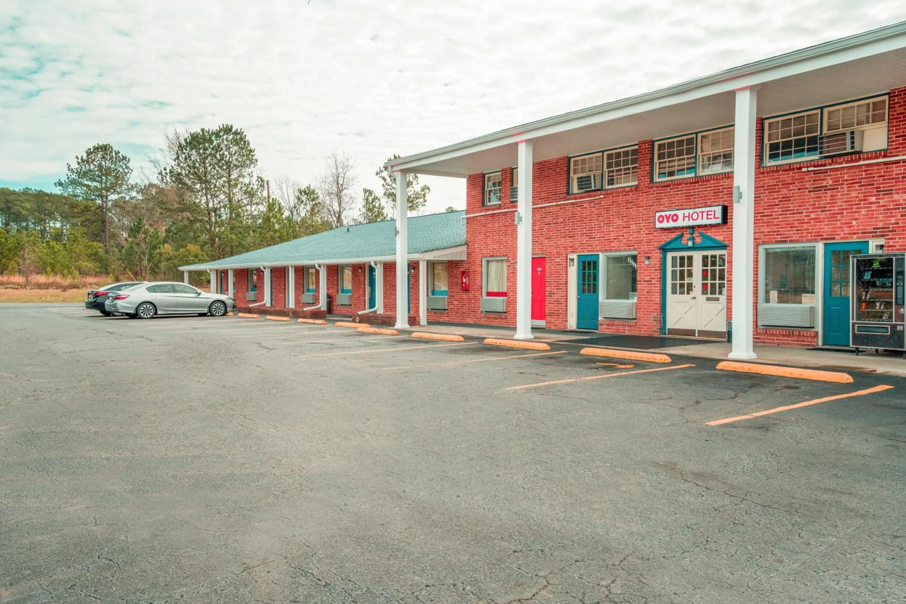Facade/entrance in OYO Hotel Durham West Hills