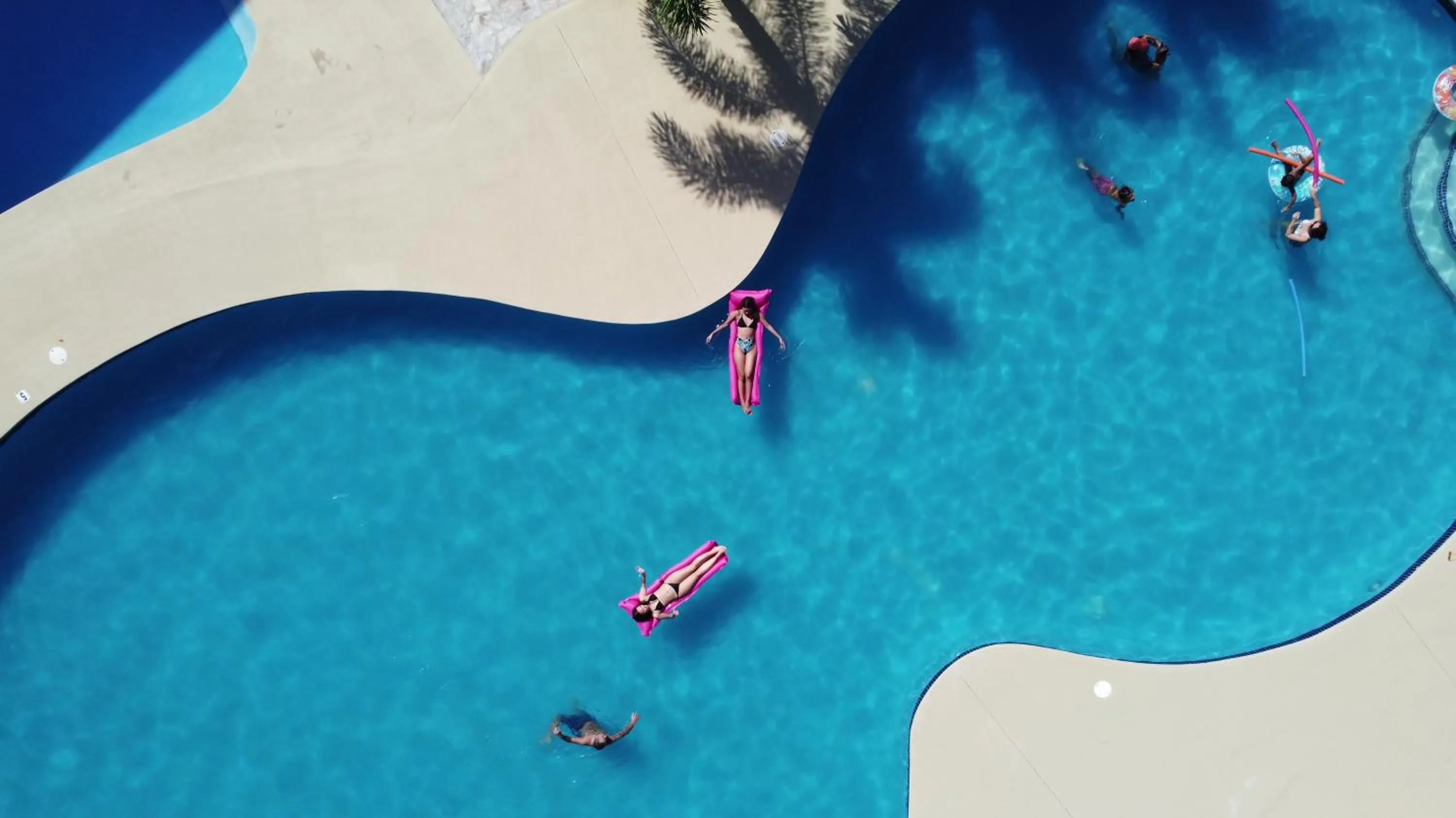 Swimming pool in Paradiso Resort & Spa