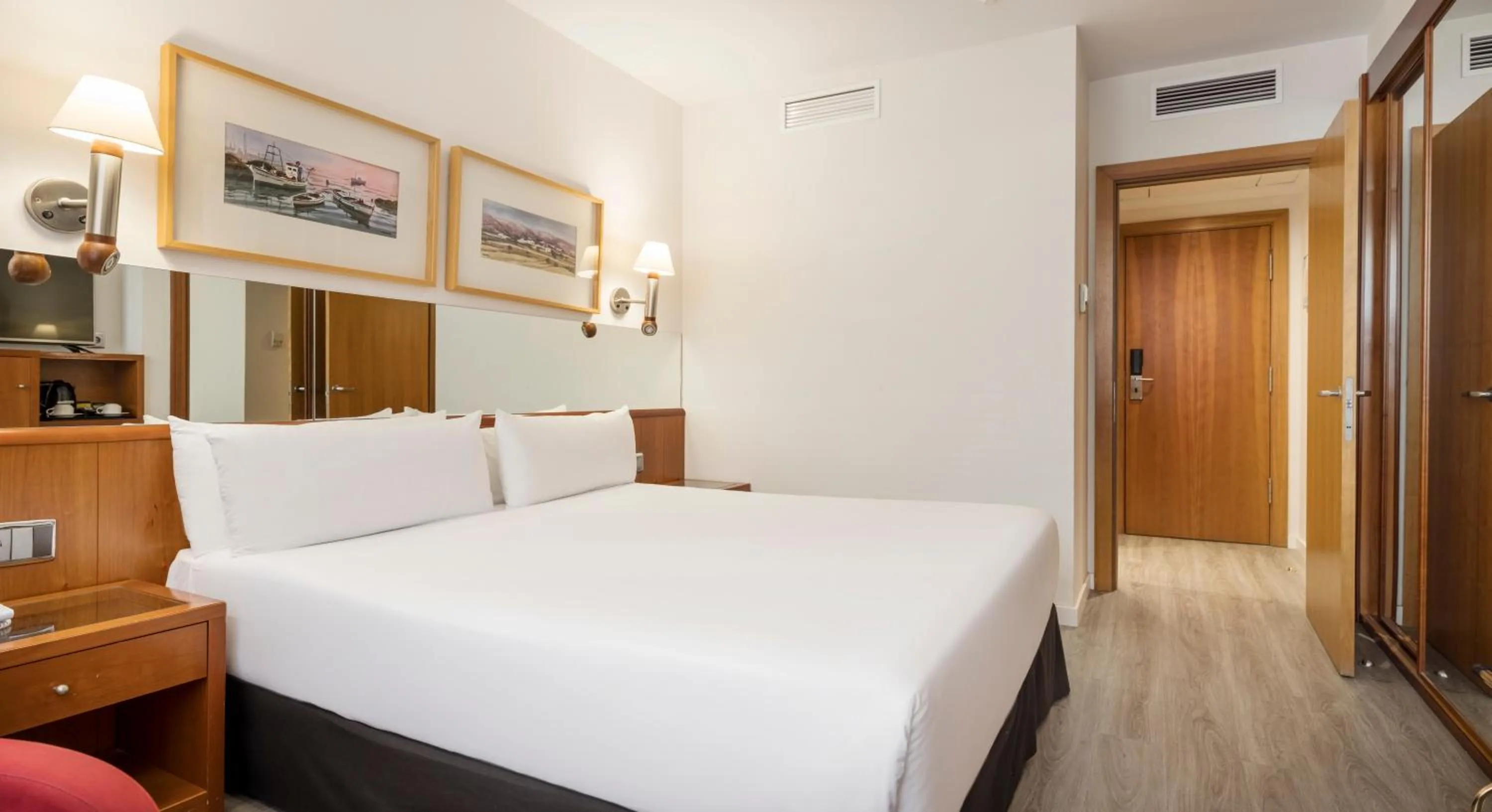 Bedroom, Bed in Ilunion Les Corts Spa