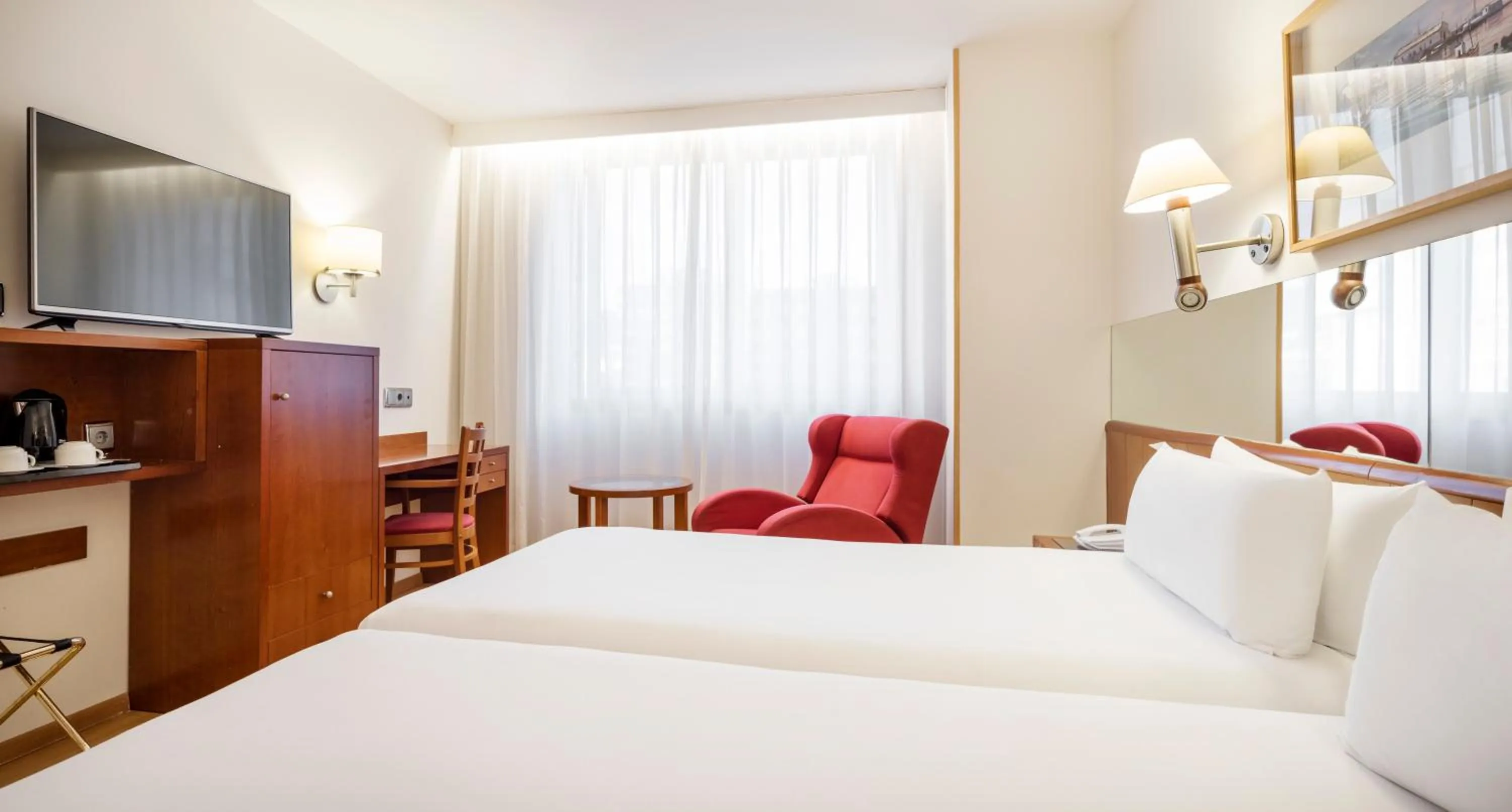 Bedroom, Bed in Ilunion Les Corts Spa