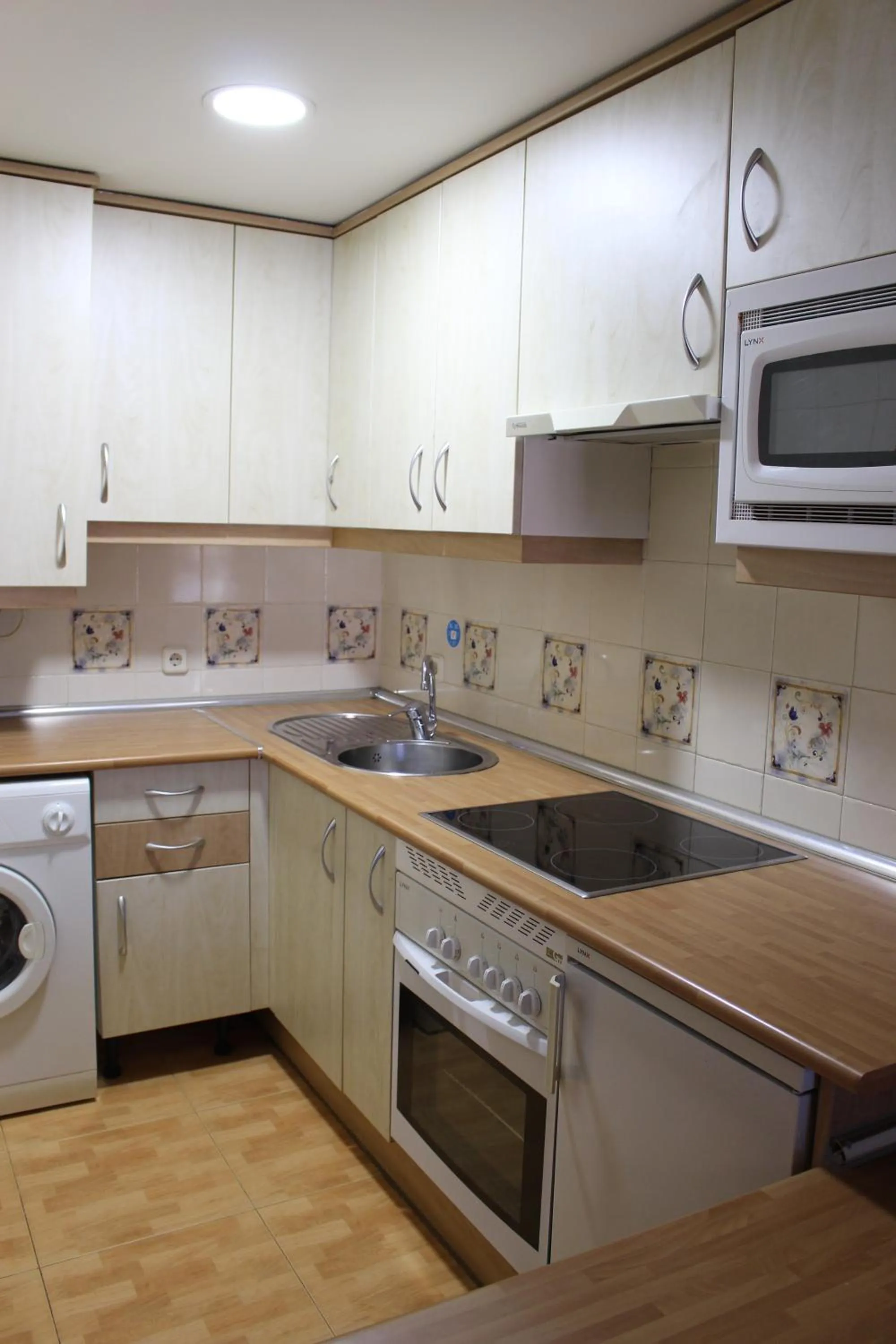 Kitchen or kitchenette in Apartahotel Villa de Parla