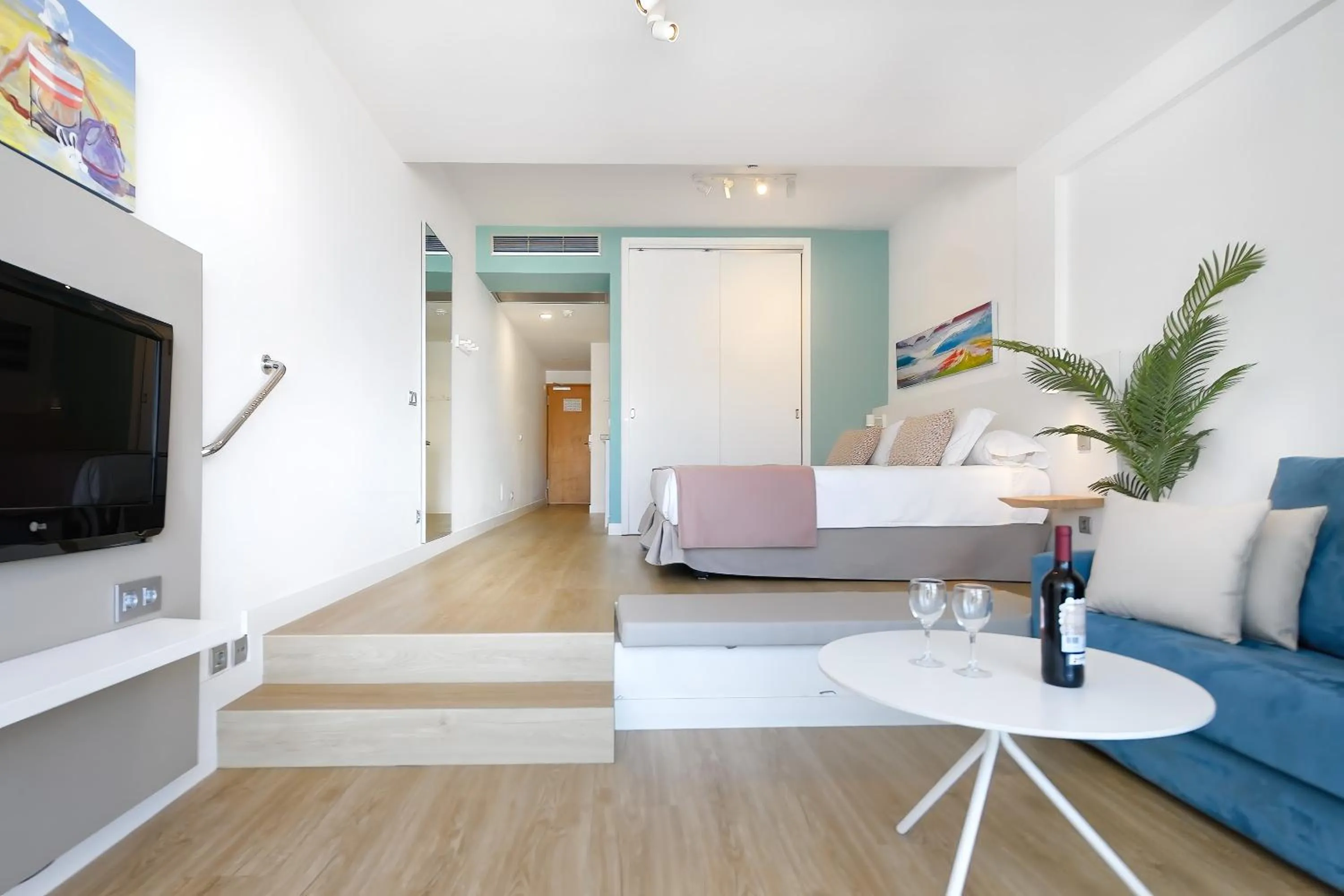 Living room, Bed in Morasol Suites