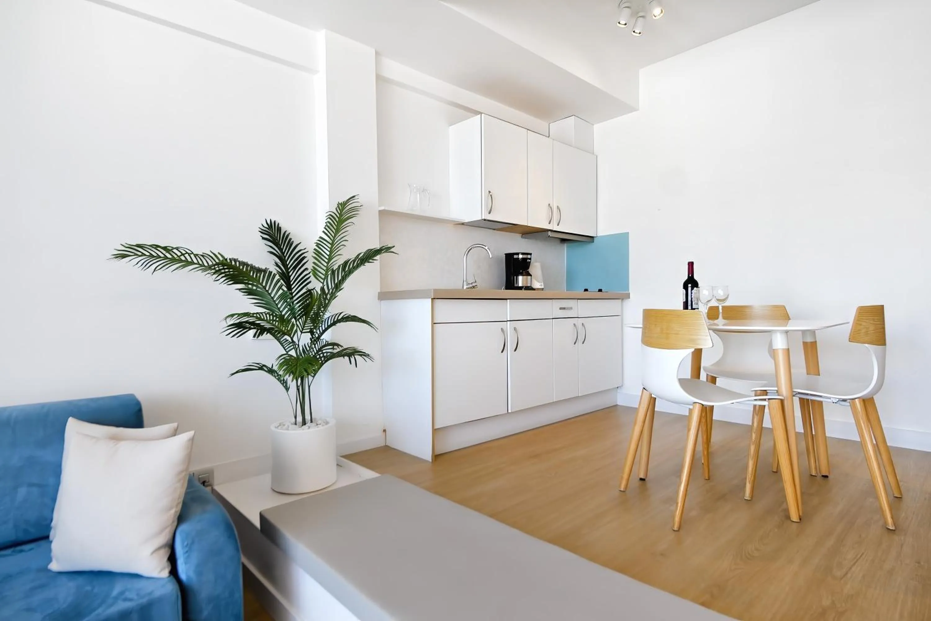 Kitchen or kitchenette in Morasol Suites