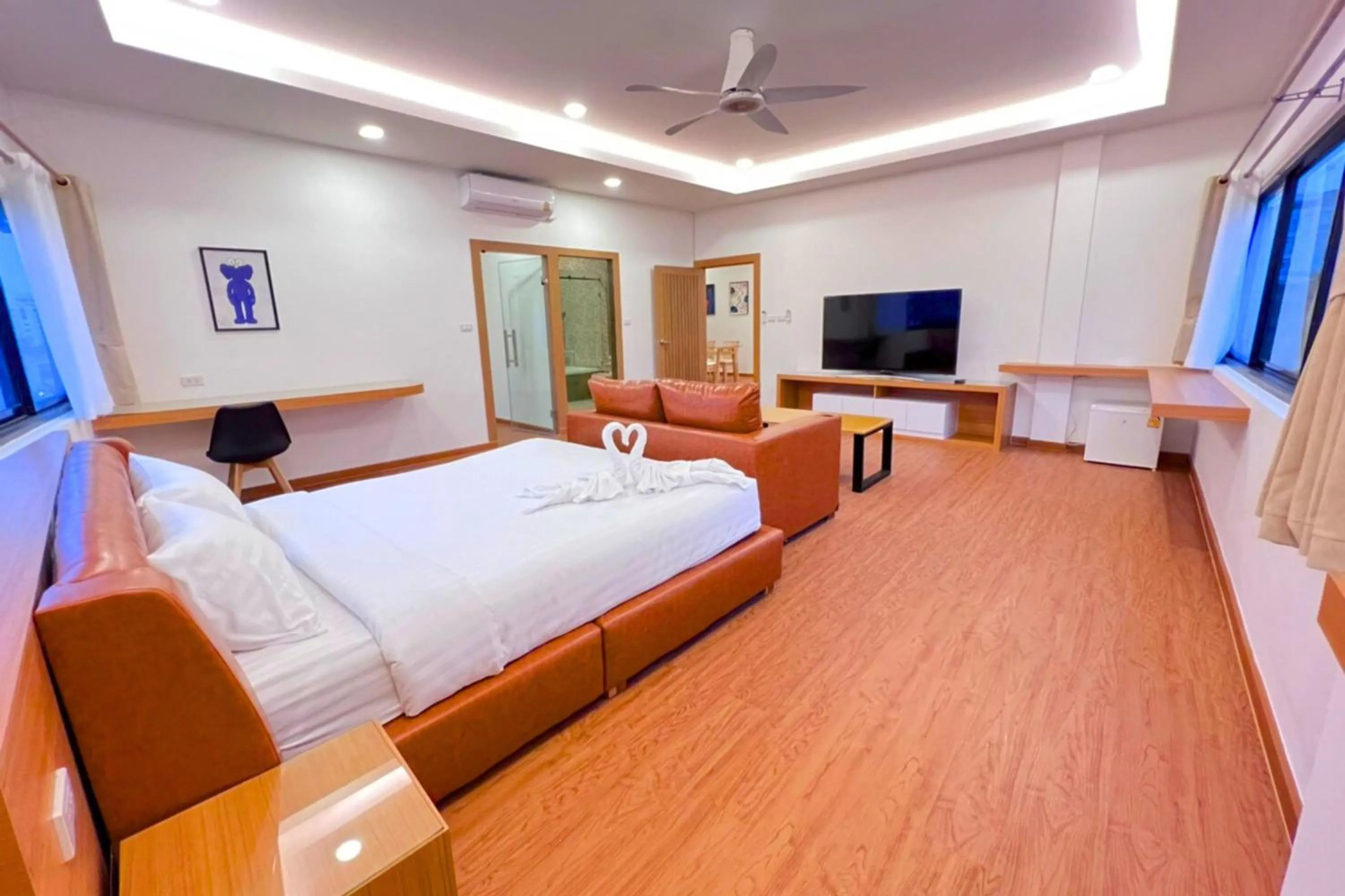 Bedroom, Bed in The Lodge Pattaya