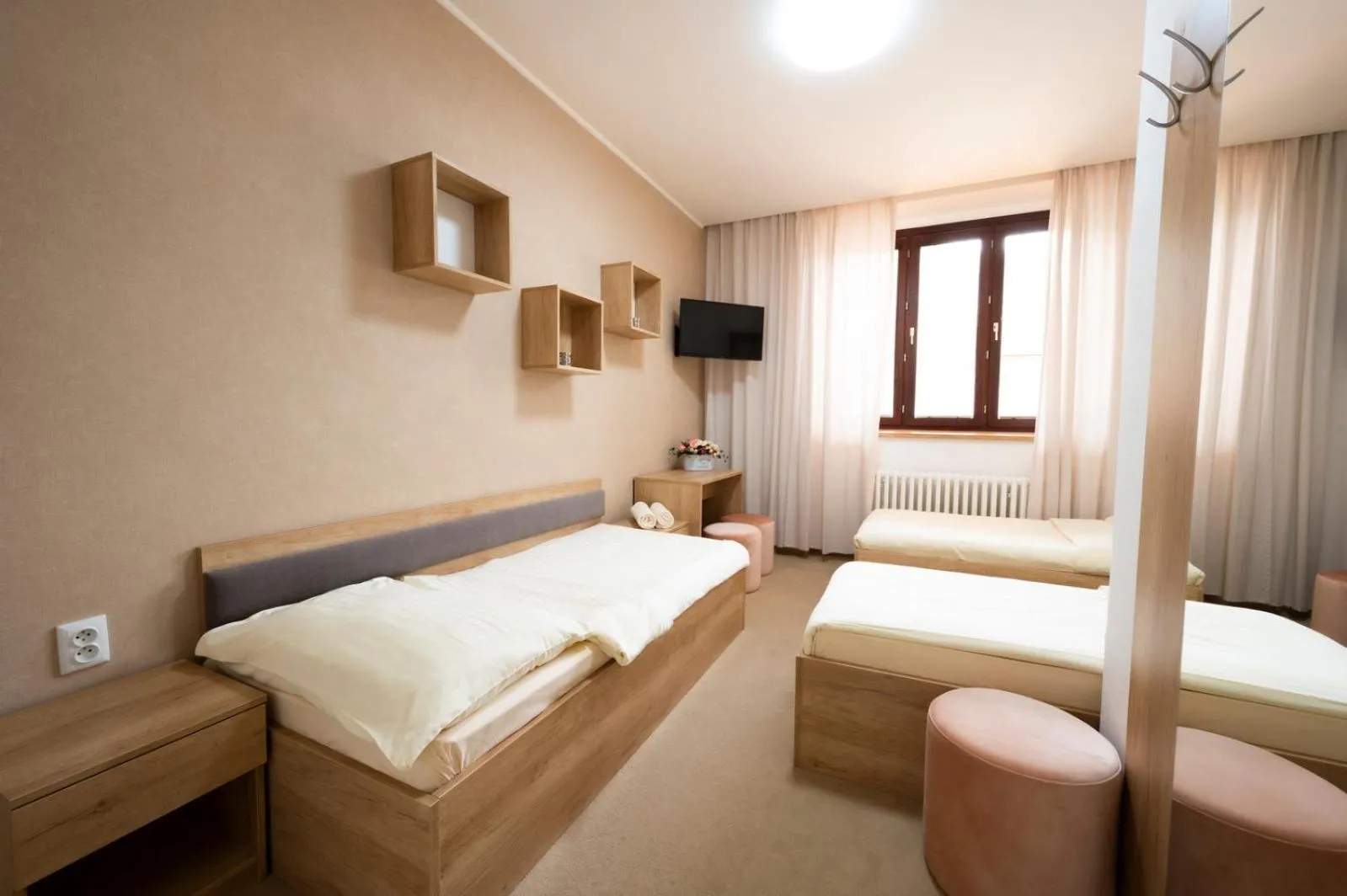 Triple Room with Bathroom in Hotel DSZSU