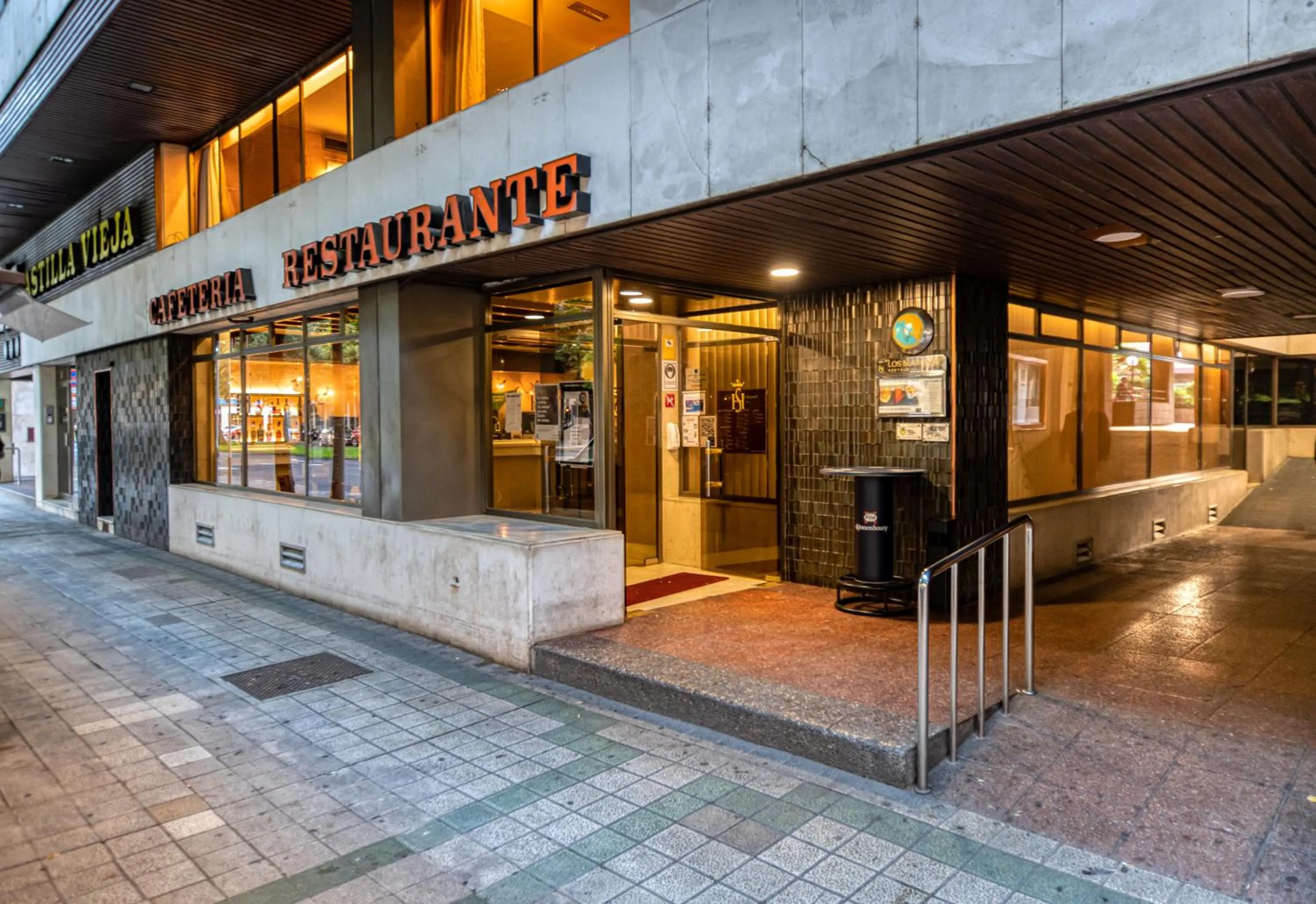 Facade/entrance in Hotel Castilla Vieja