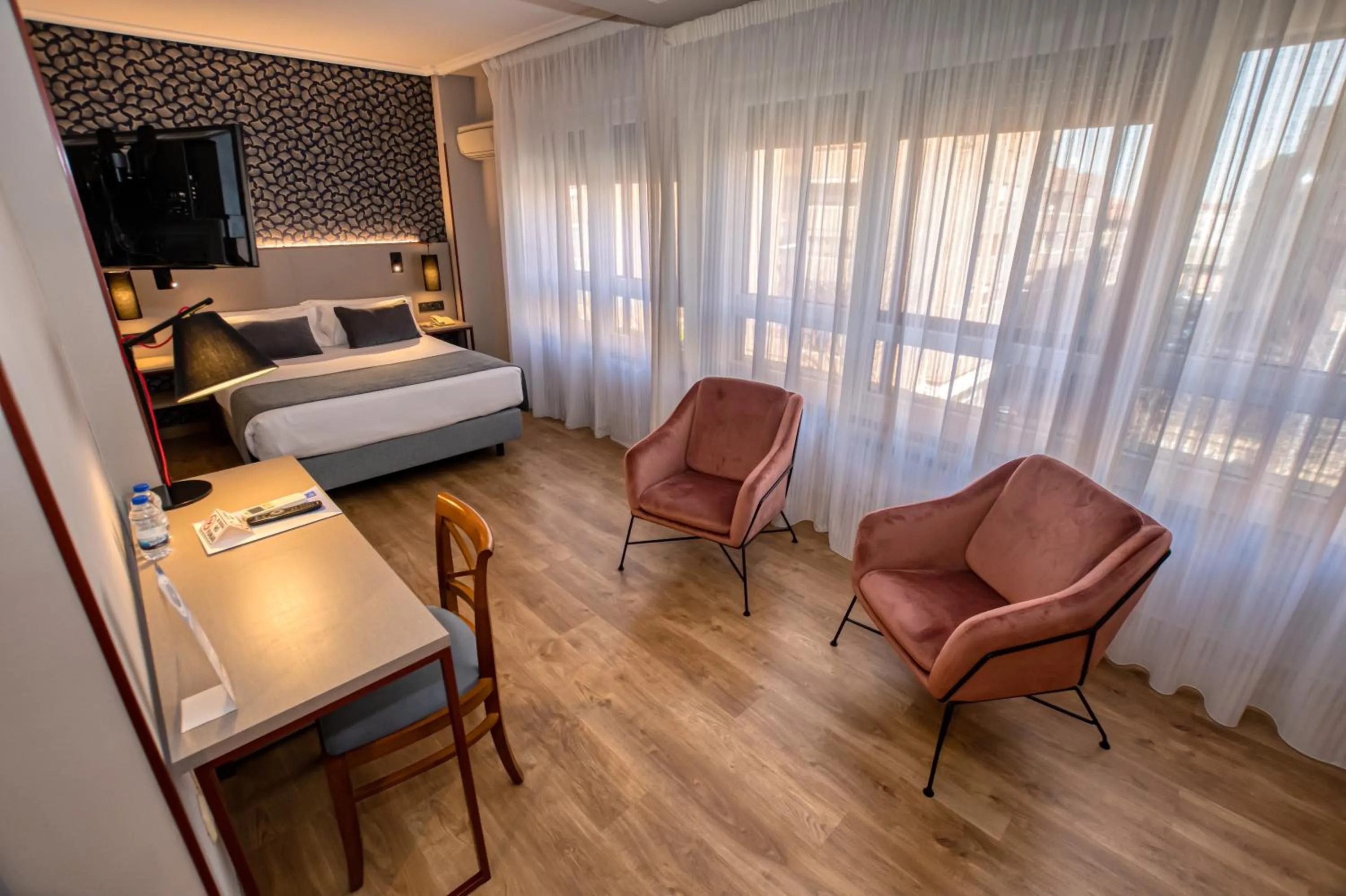 Photo of the whole room in Hotel Castilla Vieja