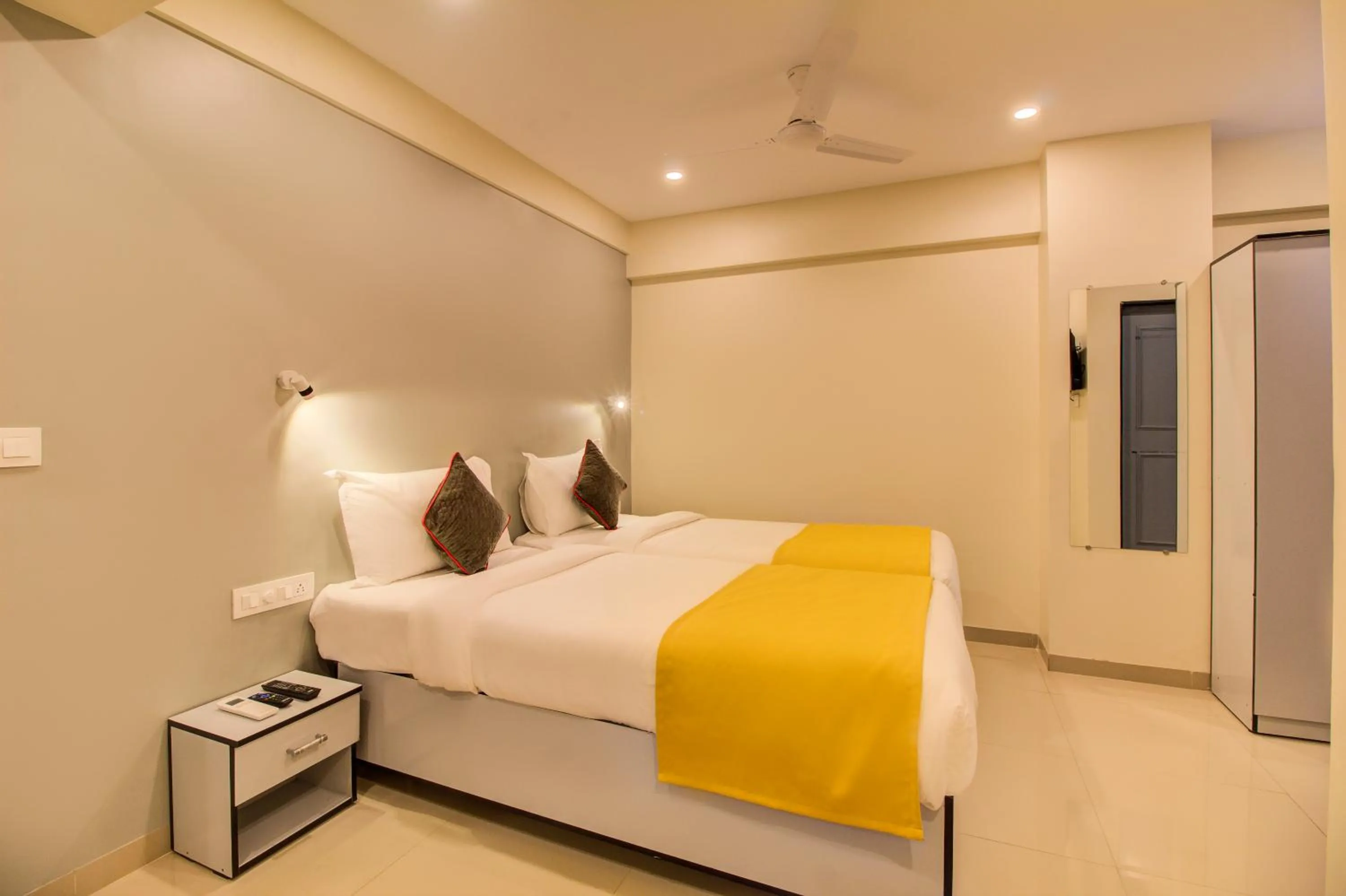 Bed in Housemate Hotel