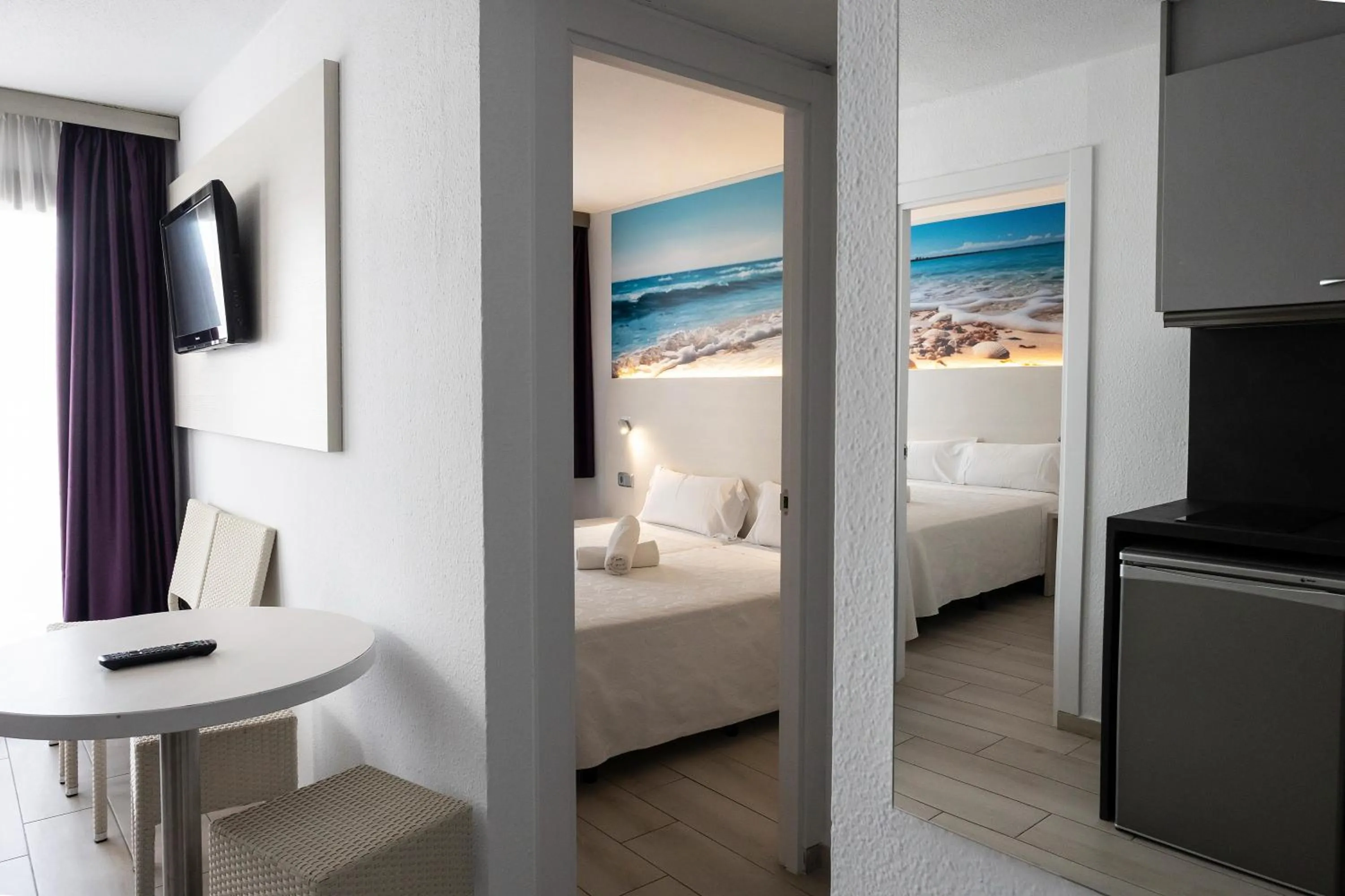 Living room, Bed in Aparthotel Miami Park