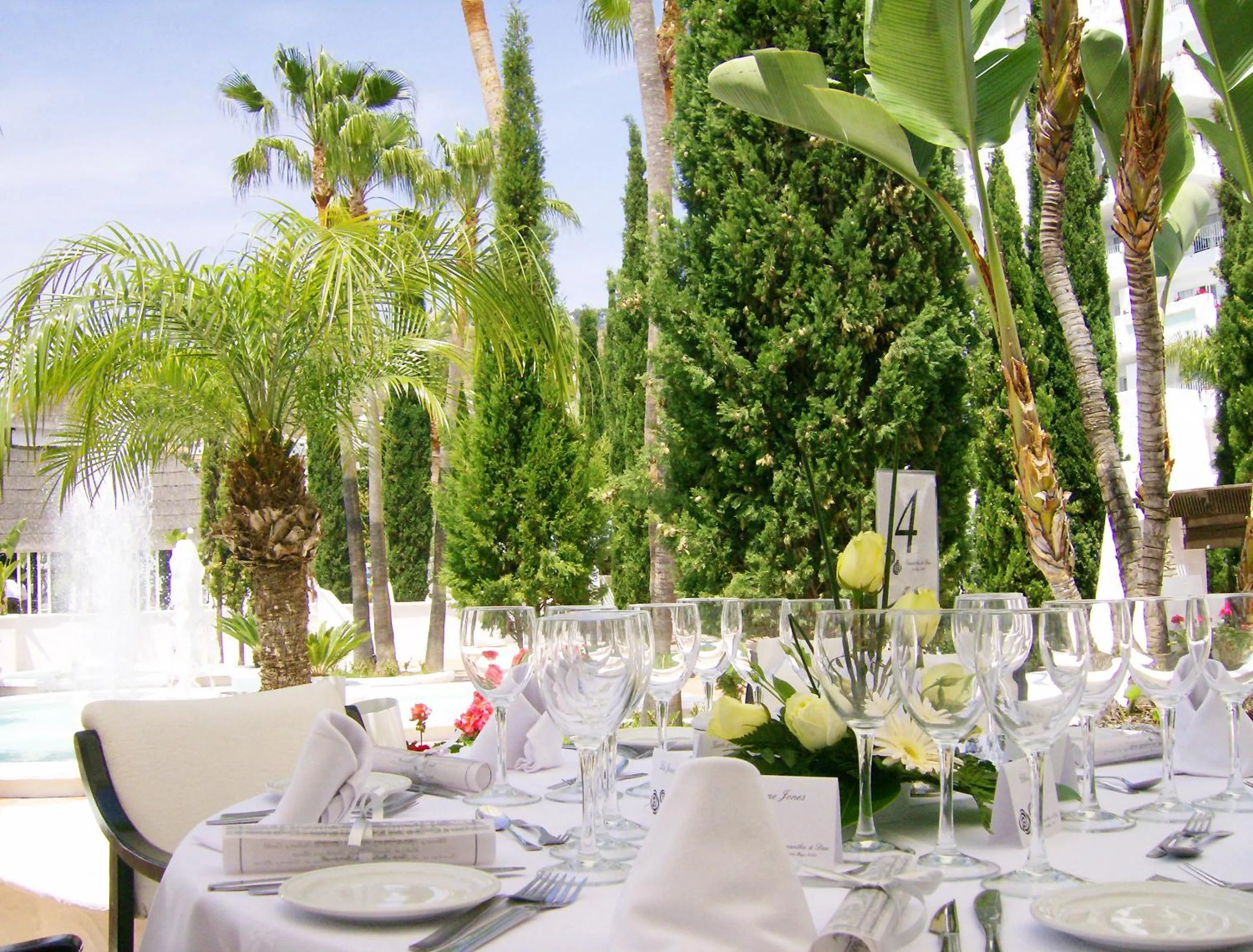 Restaurant/places to eat in Hotel Suites Albayzin Del Mar