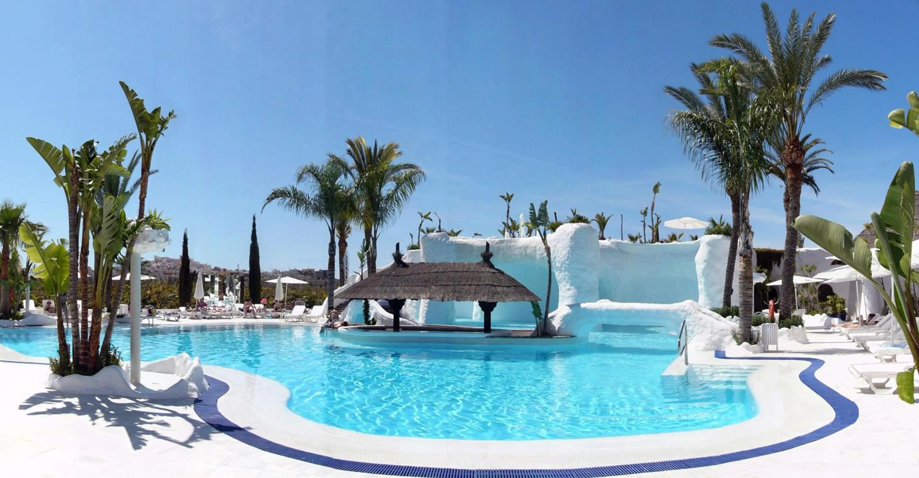 Swimming pool in Hotel Suites Albayzin Del Mar