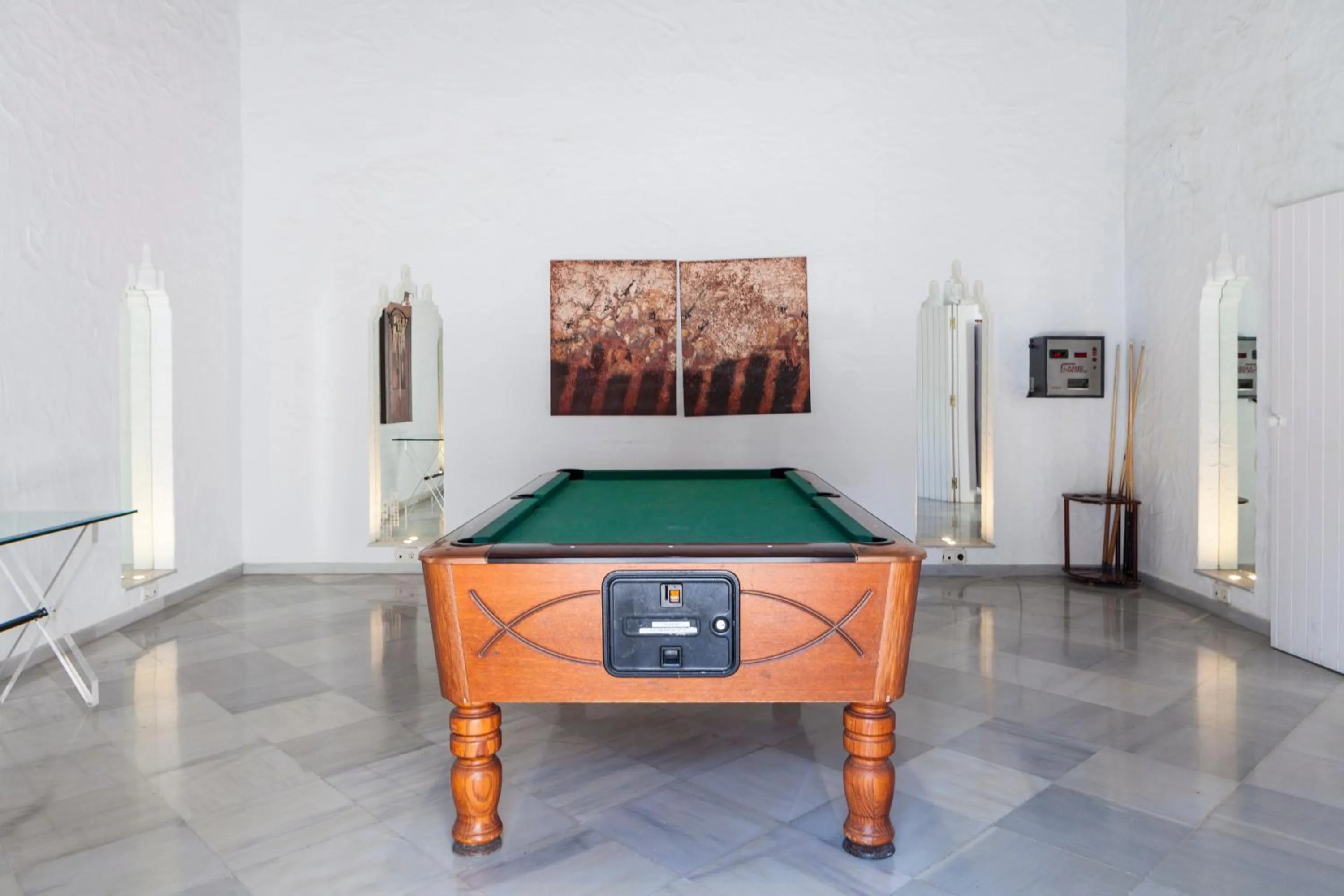 Billiard in Hotel Suites Albayzin Del Mar