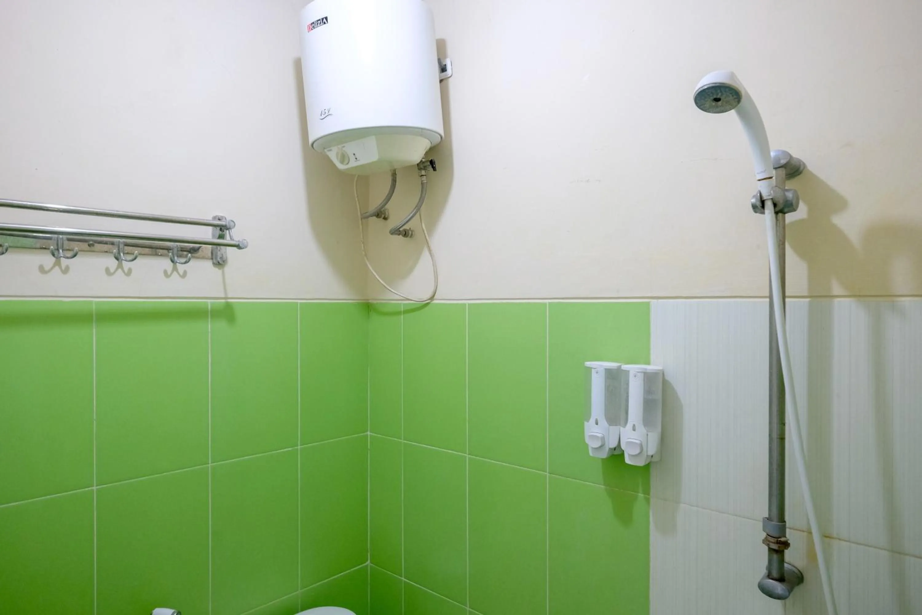 Bathroom in OYO 91803 Gita Graha Guest House Syariah