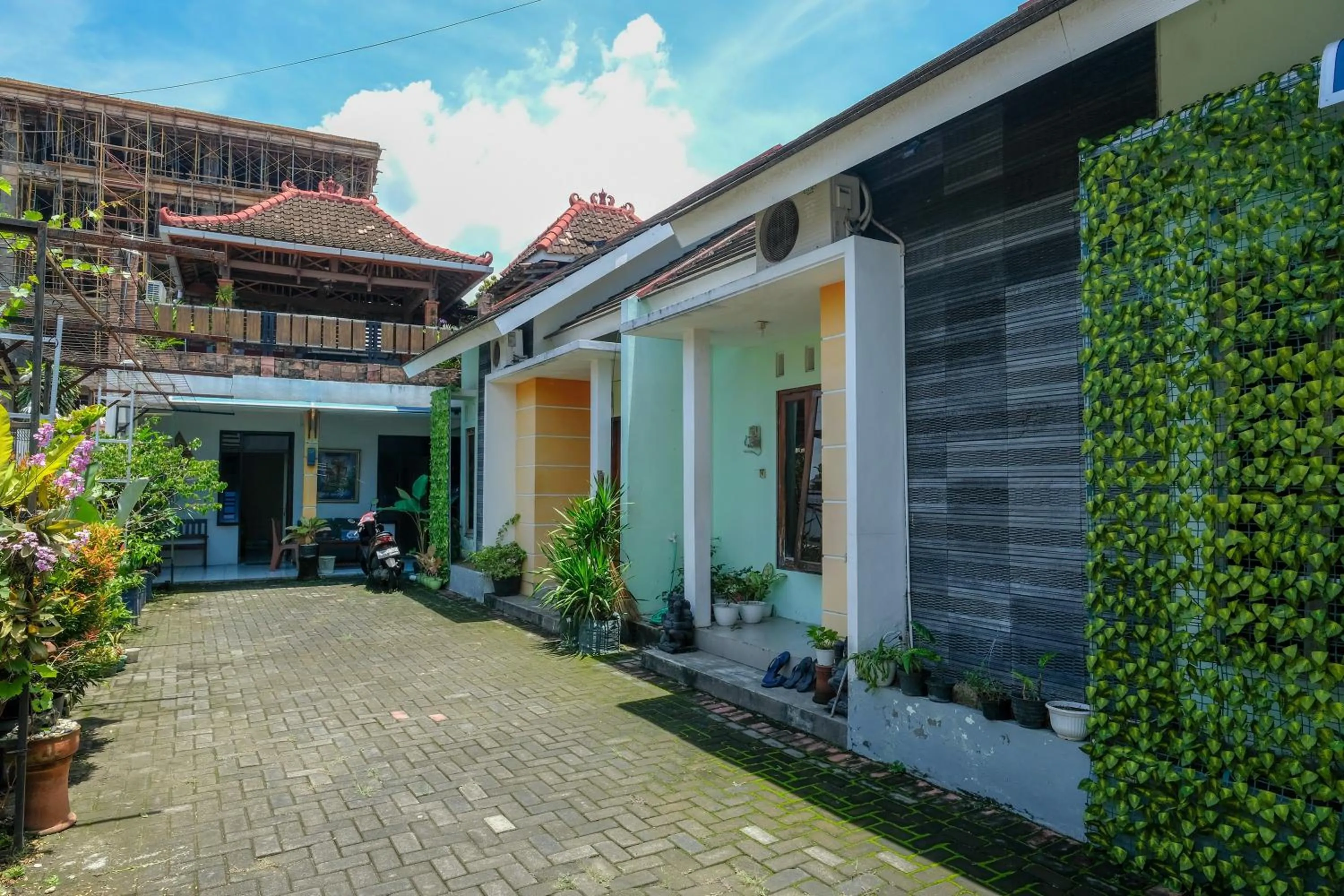 Facade/entrance in OYO 91803 Gita Graha Guest House Syariah