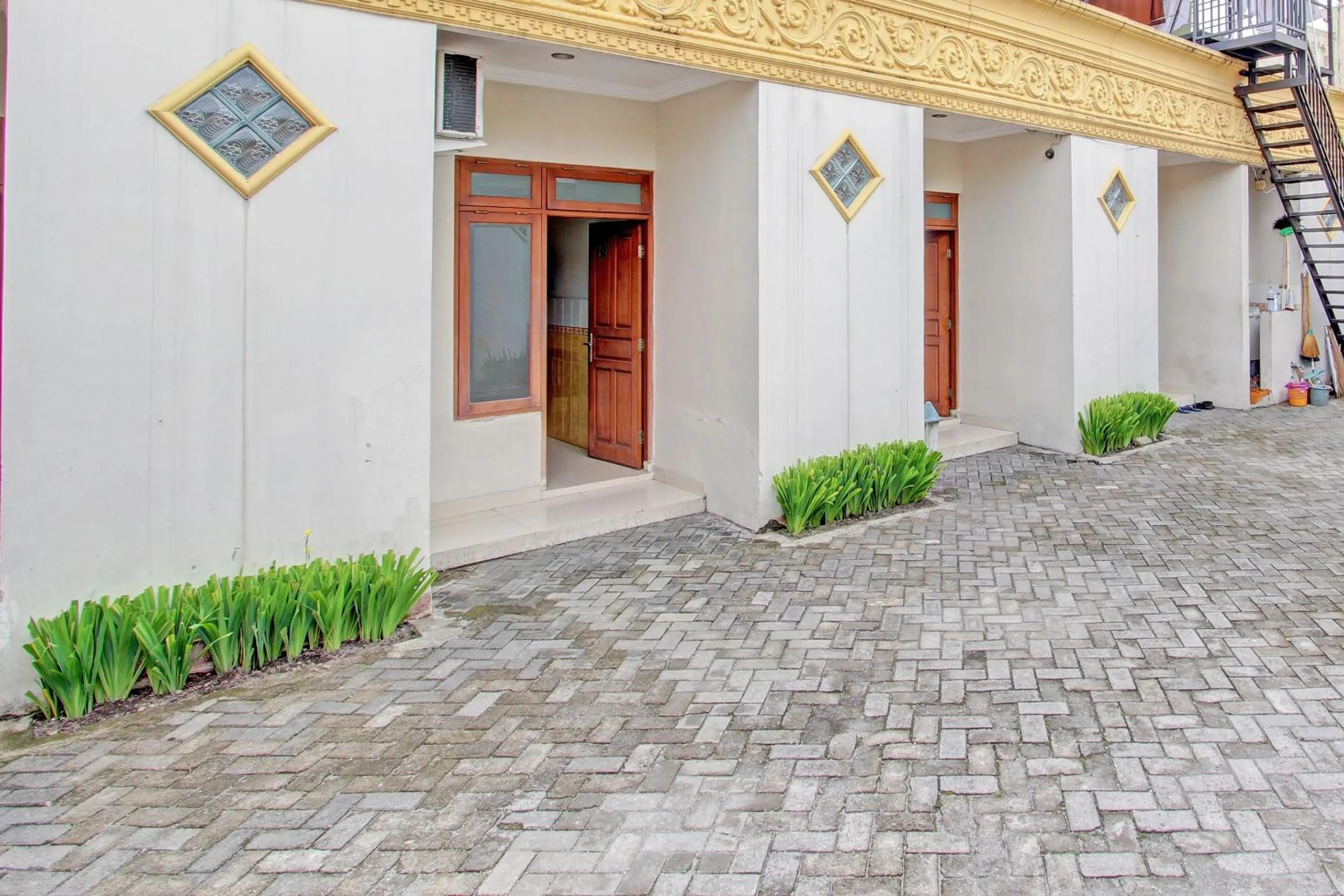 Lobby or reception in OYO 91785 Hotel Srikandi Kalasan