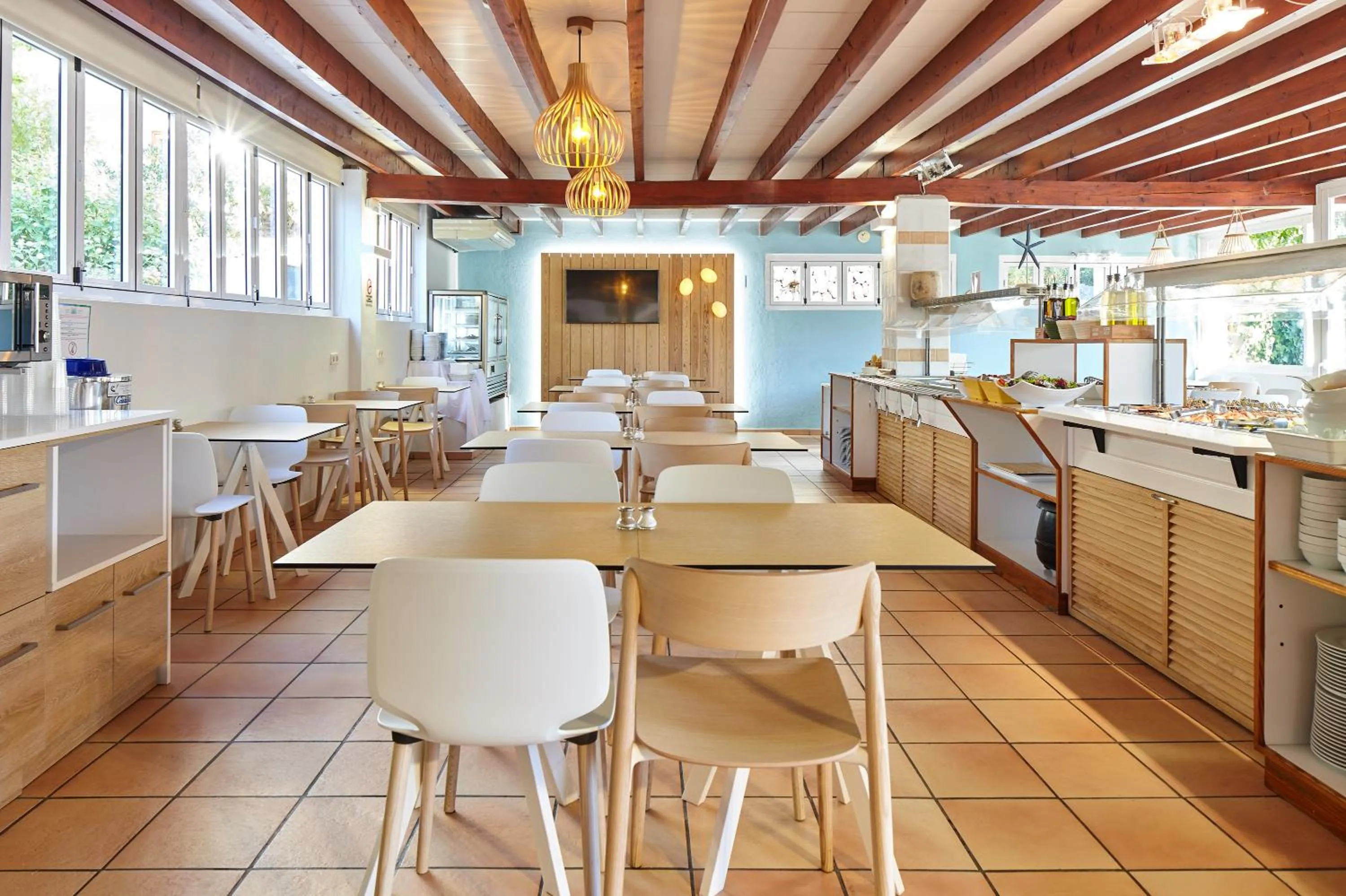 Restaurant/places to eat in Apartamentos San Miguel Park & Esmeralda Mar