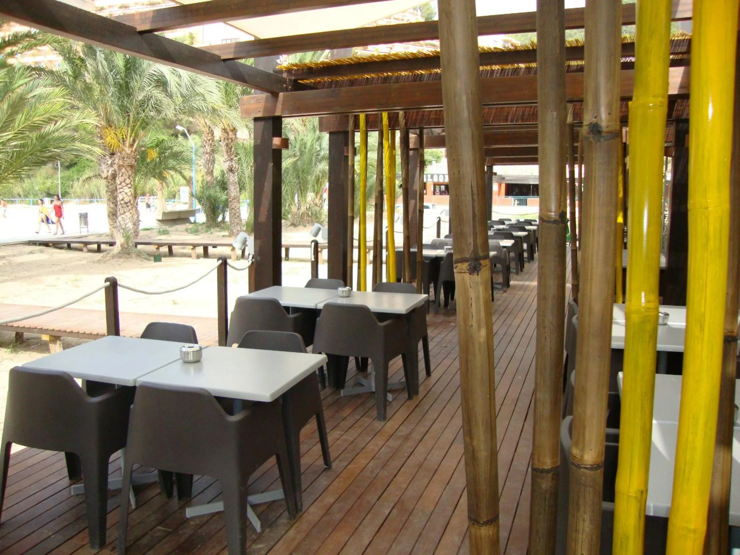 Restaurant/places to eat in Apartamentos San Miguel Park & Esmeralda Mar