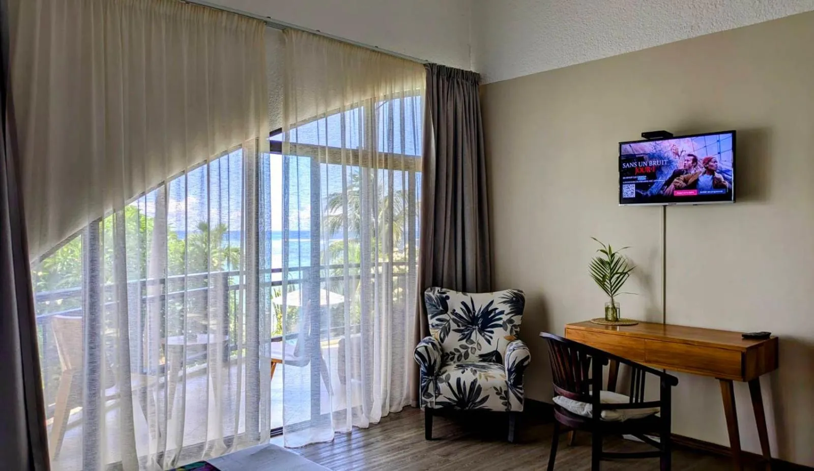 Bedroom in La Maison de la plage - Guest House