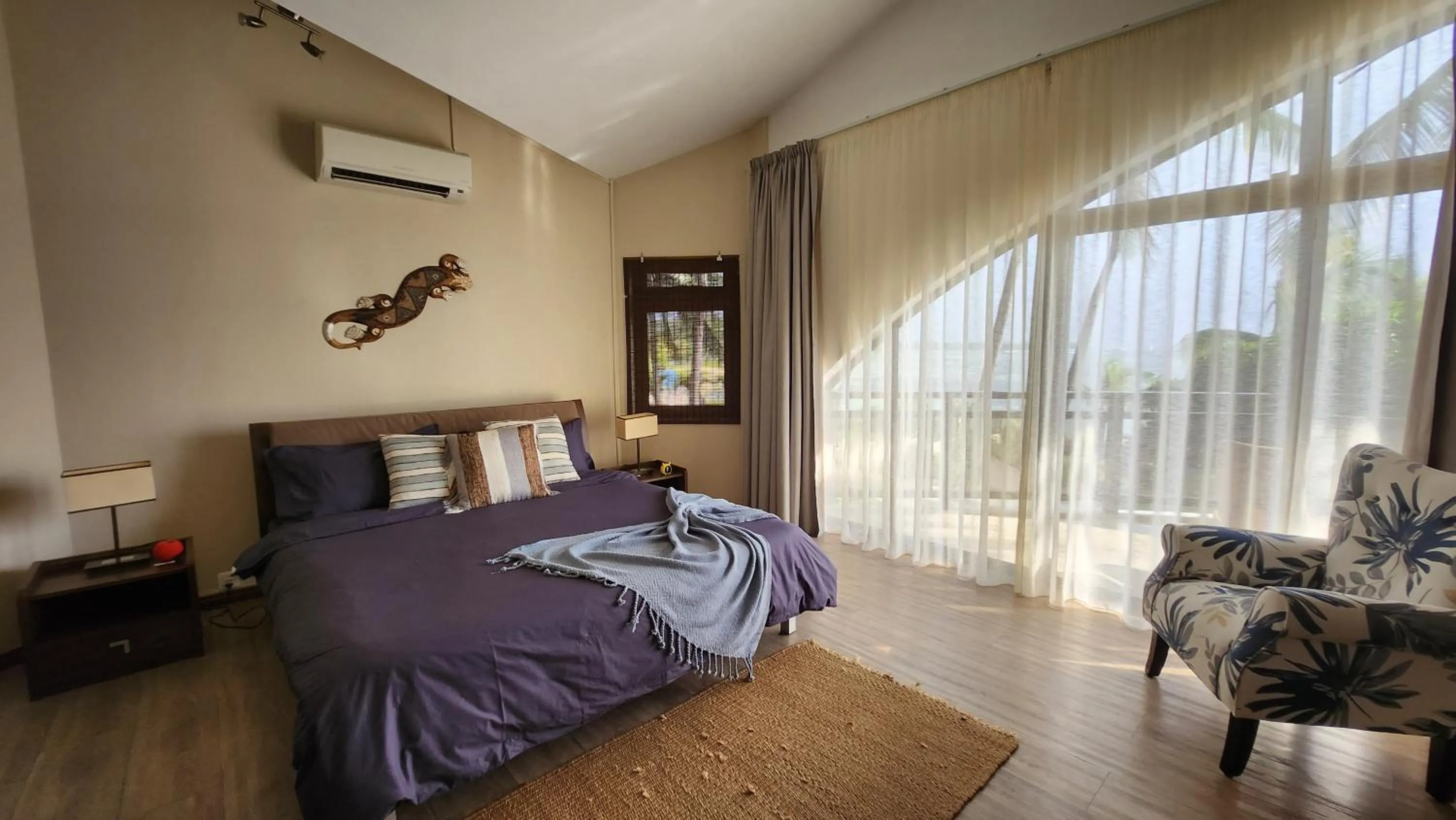 Bedroom, Bed in La Maison de la plage - Guest House