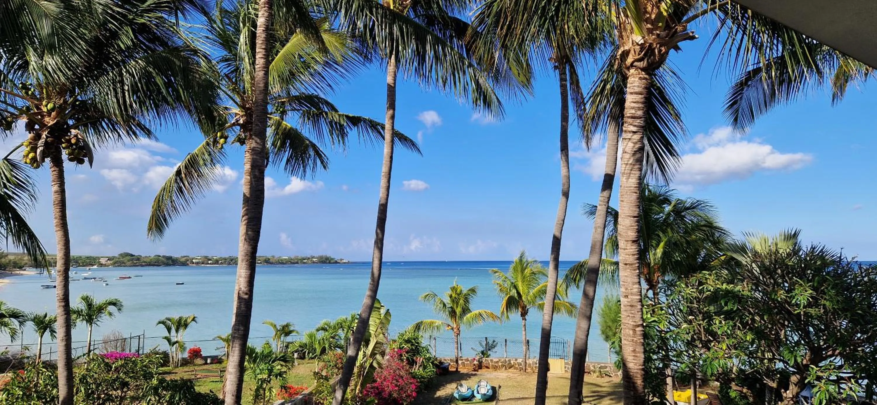 Sea view in La Maison de la plage - Guest House