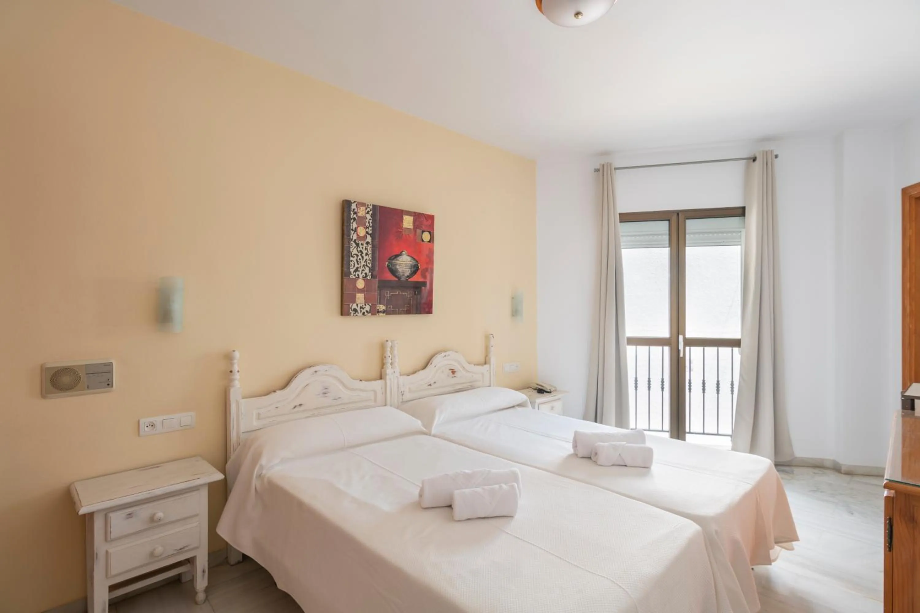 Bedroom, Bed in Apartahotel Playamaro by Dorobe