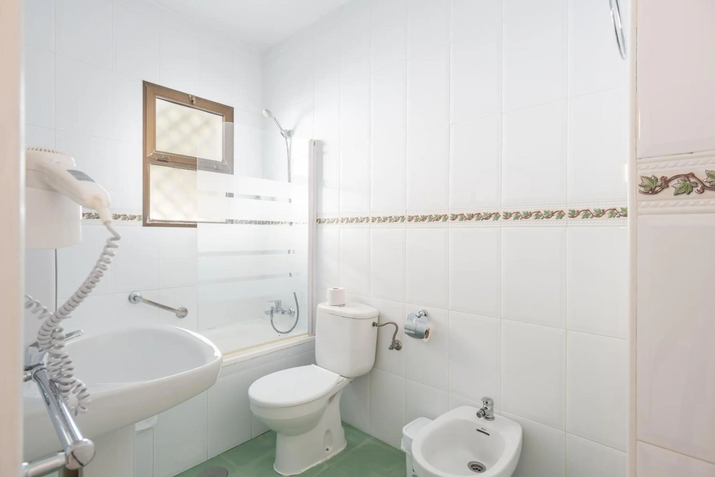 Bathroom in Apartahotel Playamaro by Dorobe