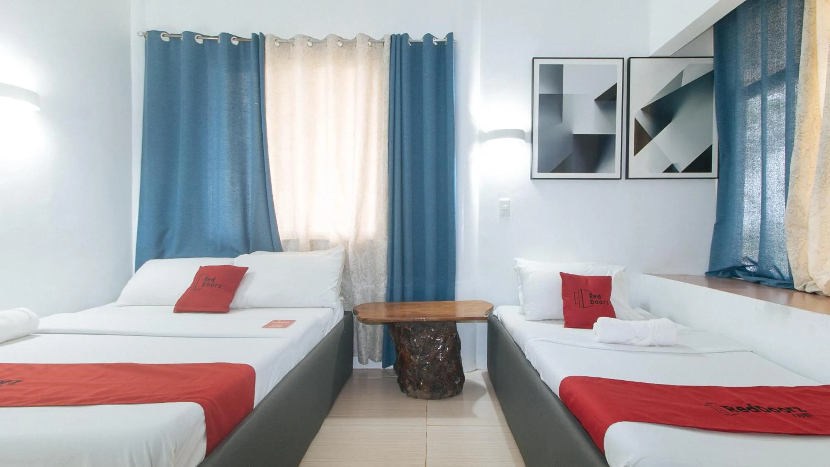 Bed in RedDoorz @ Marceily Point Resort Guimaras