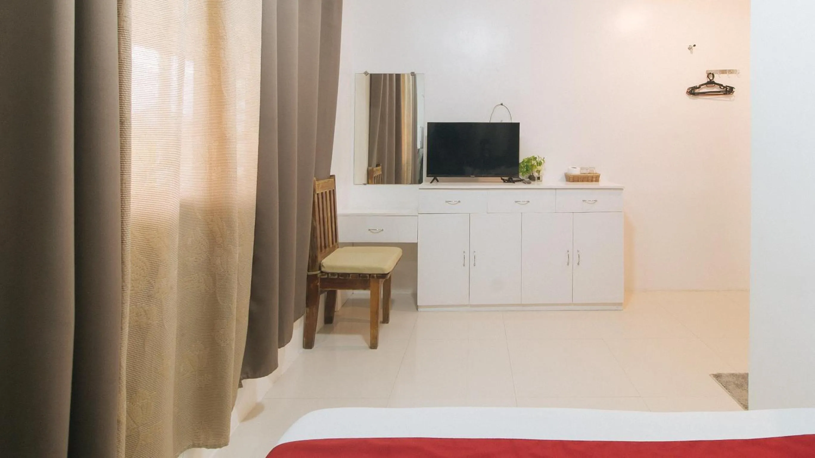 TV and multimedia in RedDoorz @ Marceily Point Resort Guimaras