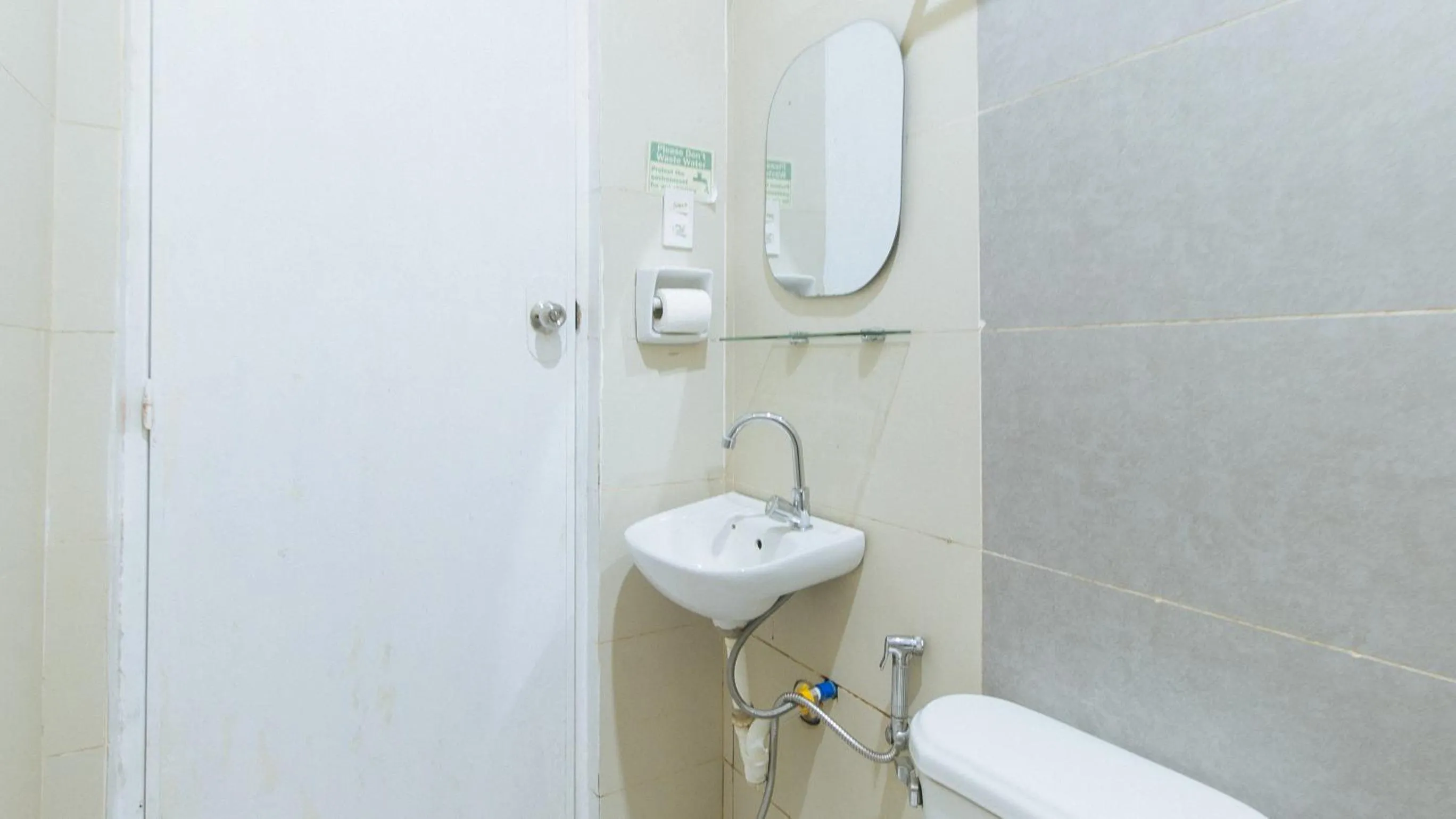 Bathroom in RedDoorz @ Marceily Point Resort Guimaras