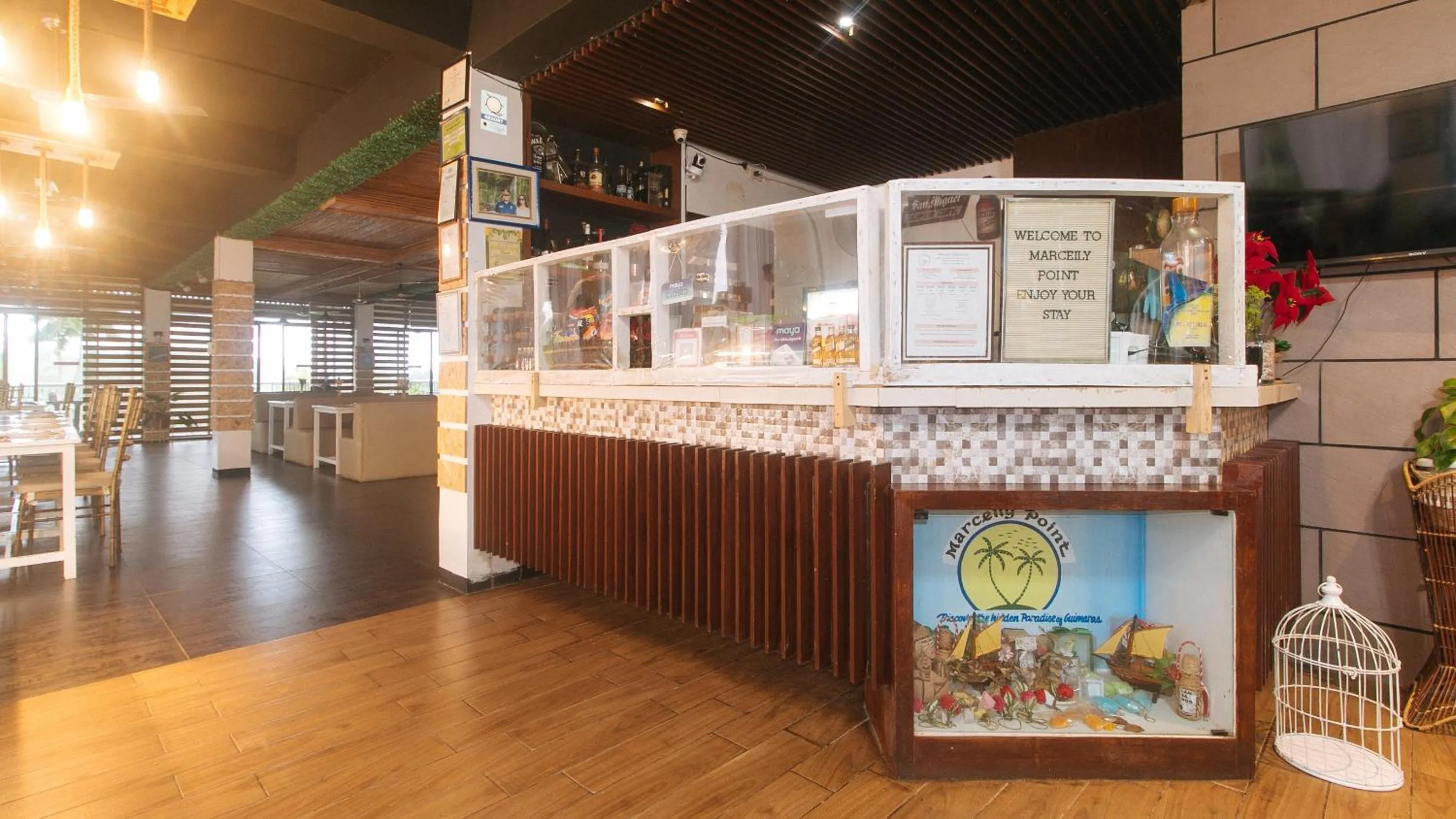 Lobby or reception in RedDoorz @ Marceily Point Resort Guimaras