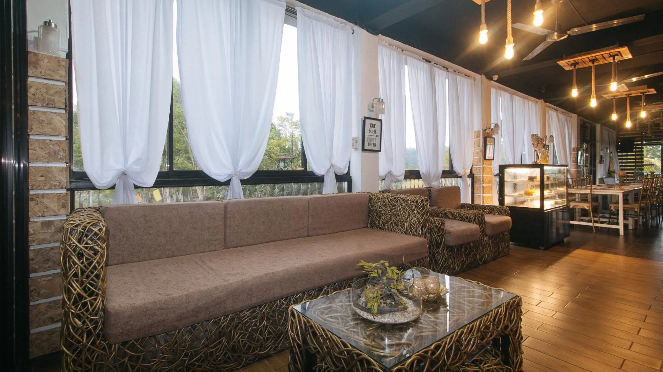 Lobby or reception in RedDoorz @ Marceily Point Resort Guimaras