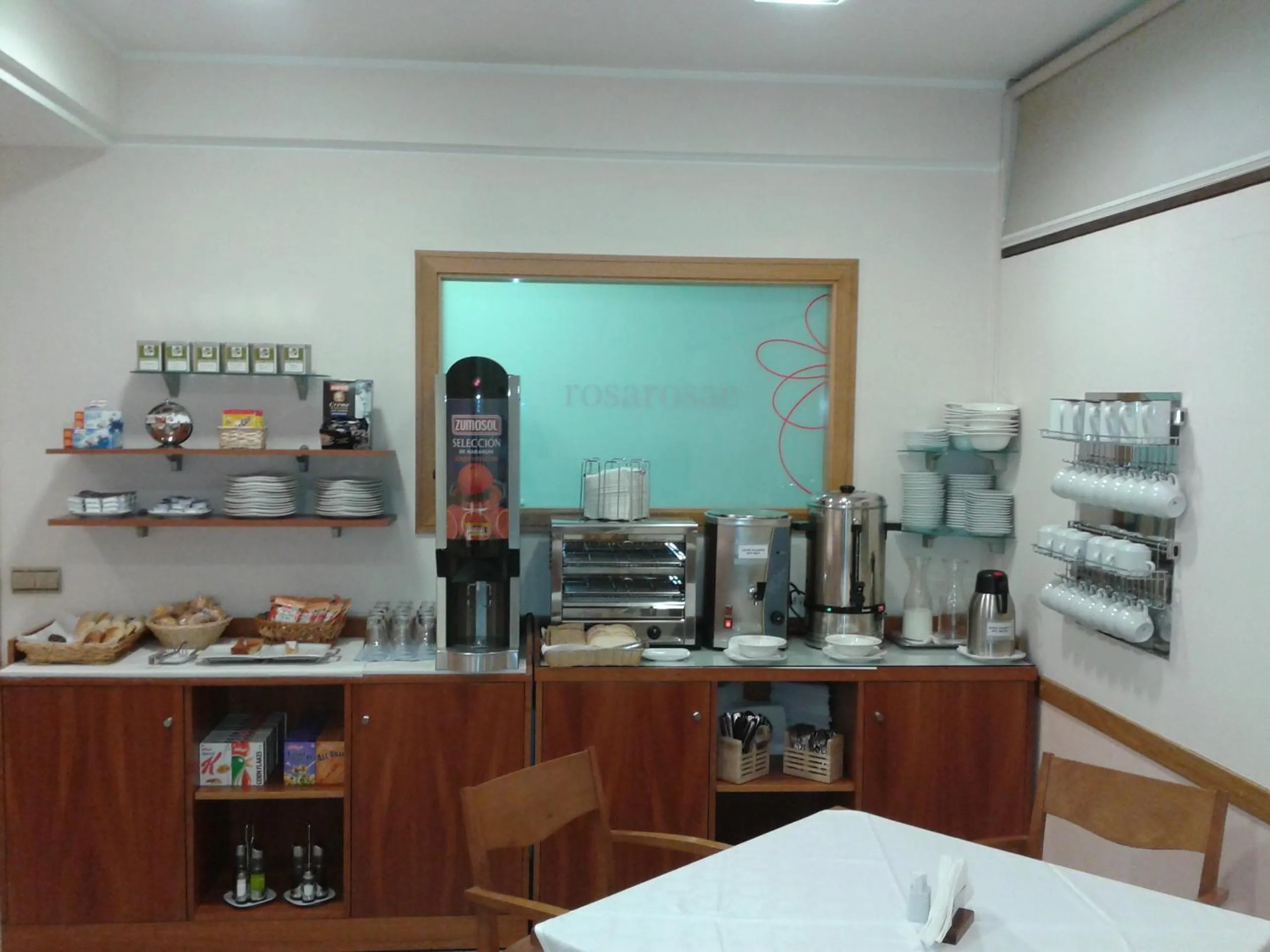 Coffee/tea facilities in PR Rosa Rosae