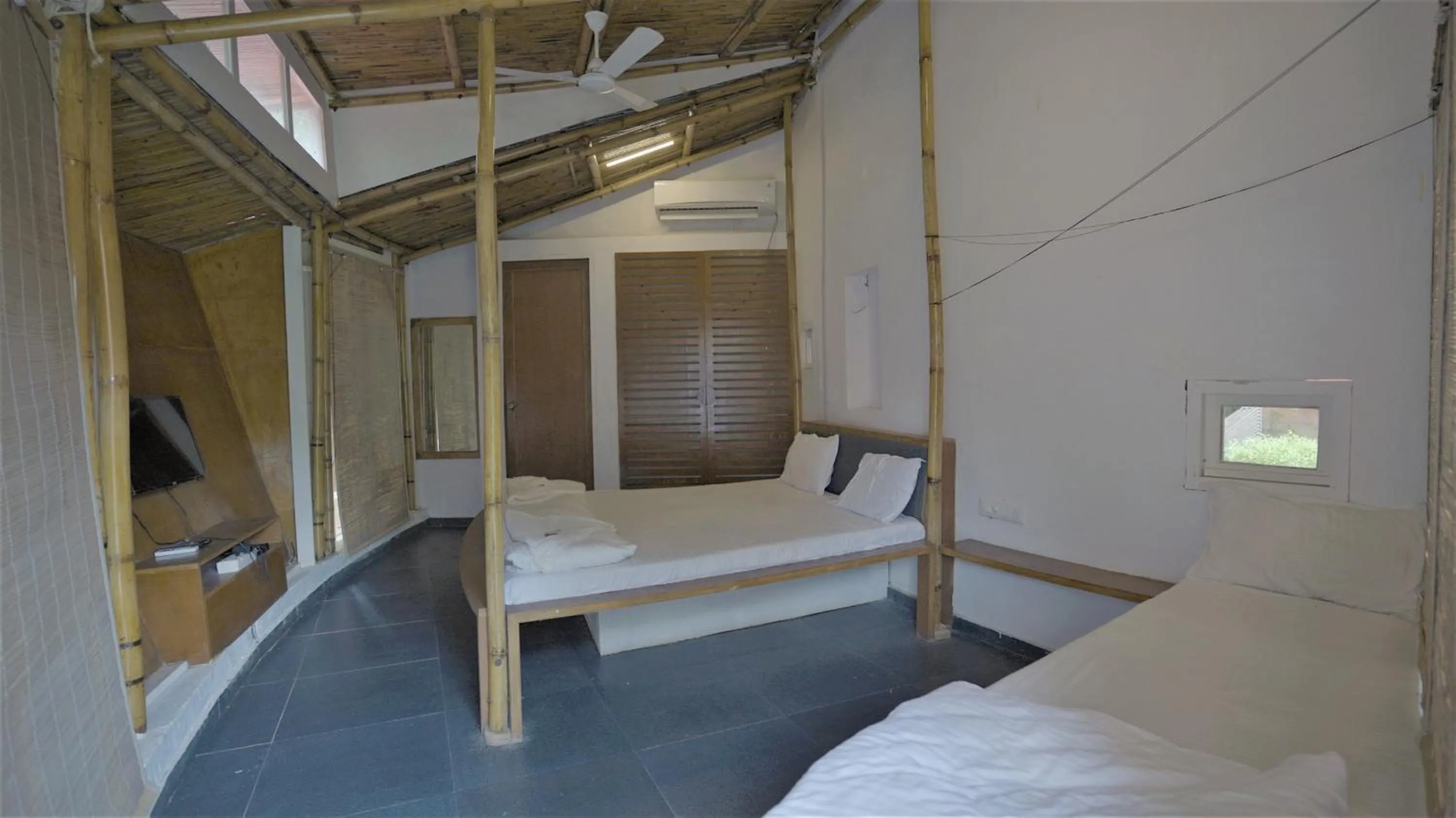 Photo of the whole room, Bed in Amraness Luxury Resort Sasan Gir