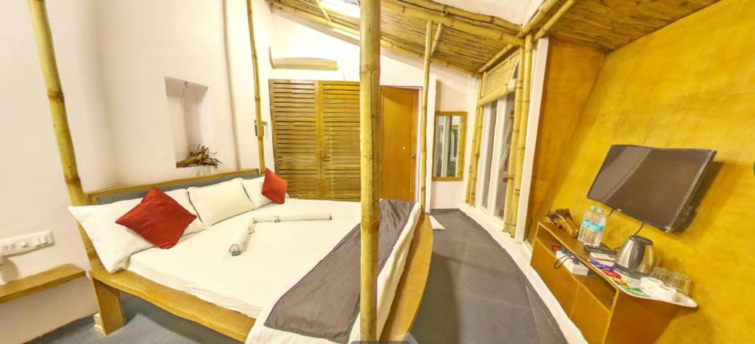 Bed in Amraness Luxury Resort Sasan Gir