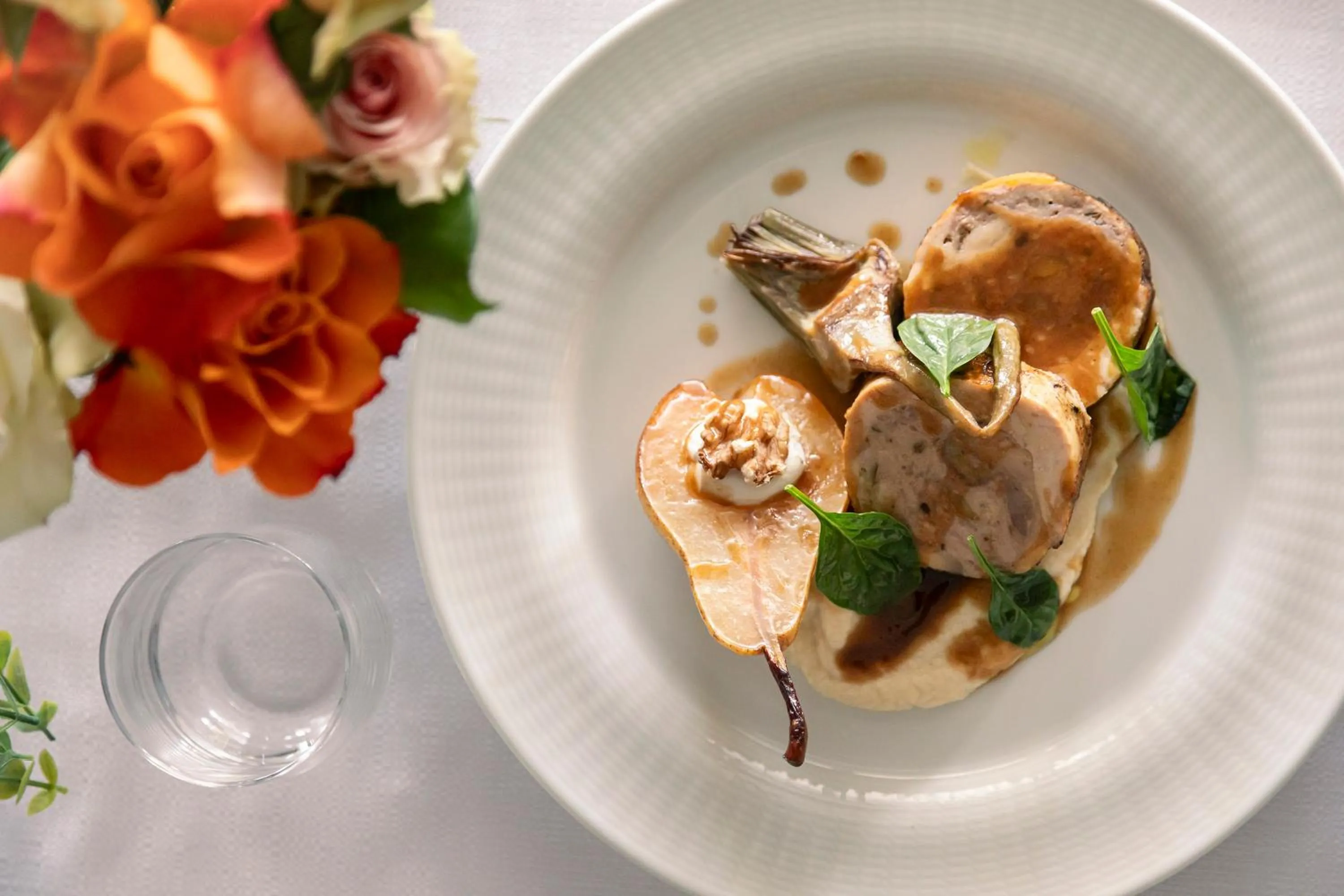 Restaurant/places to eat in Living Place Hotel