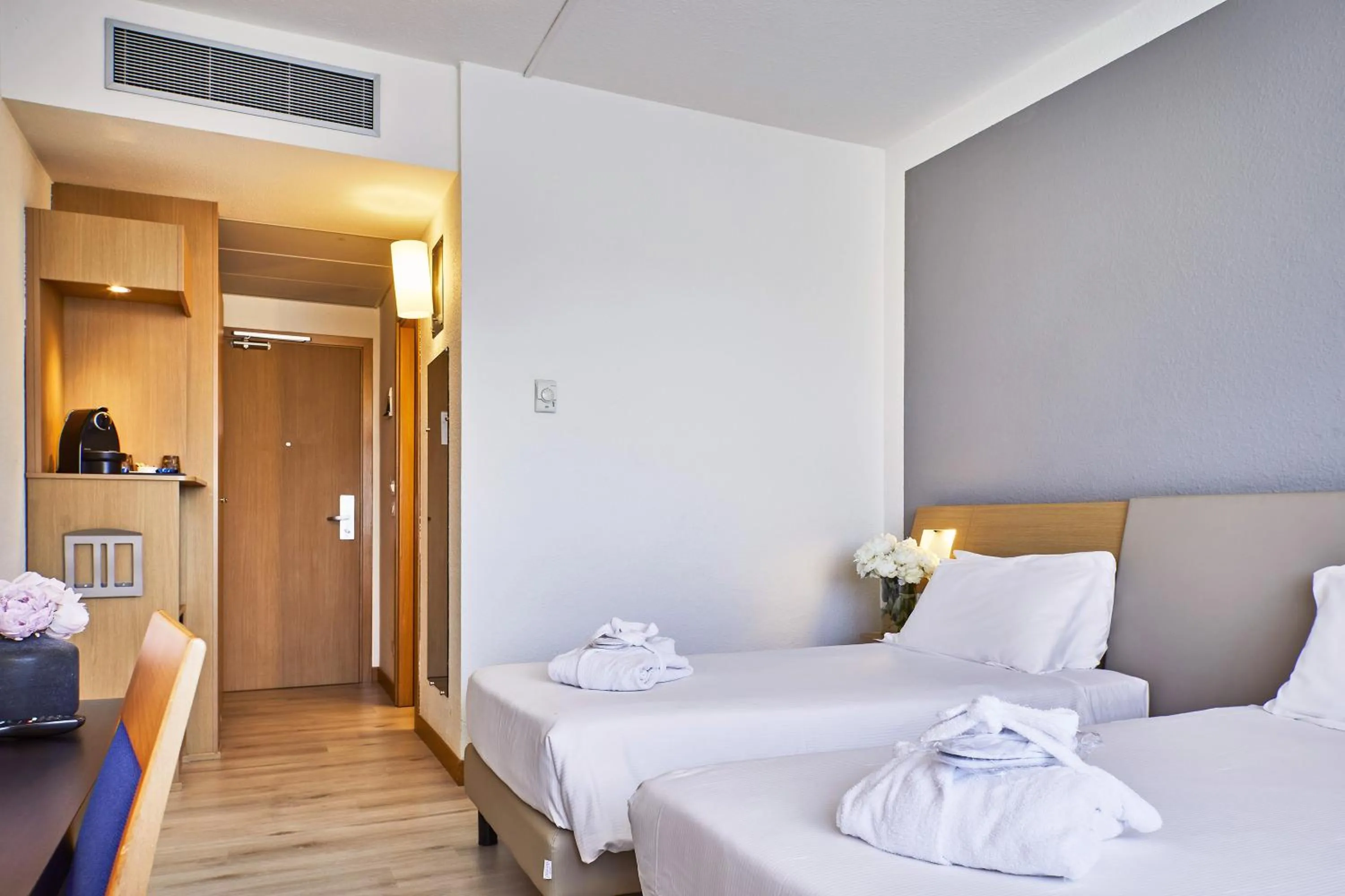 Bedroom, Bed in Living Place Hotel