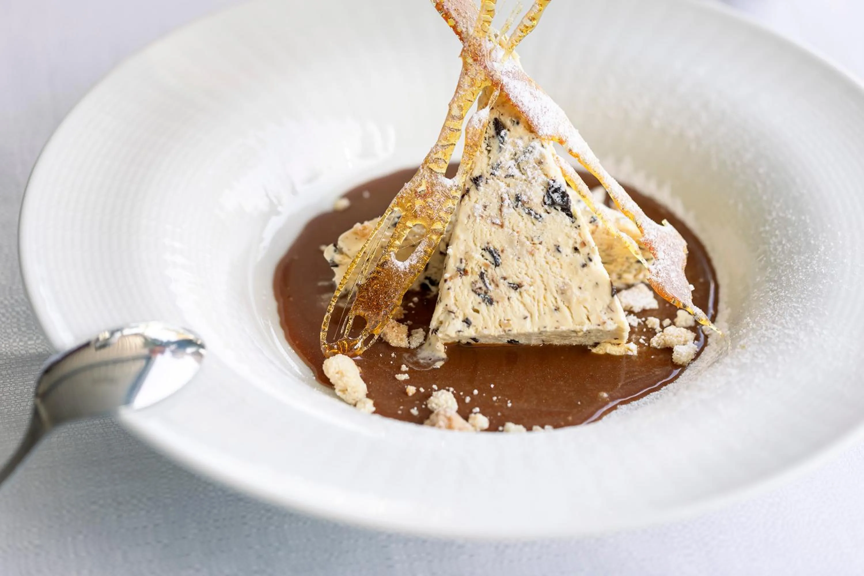 Restaurant/places to eat in Living Place Hotel