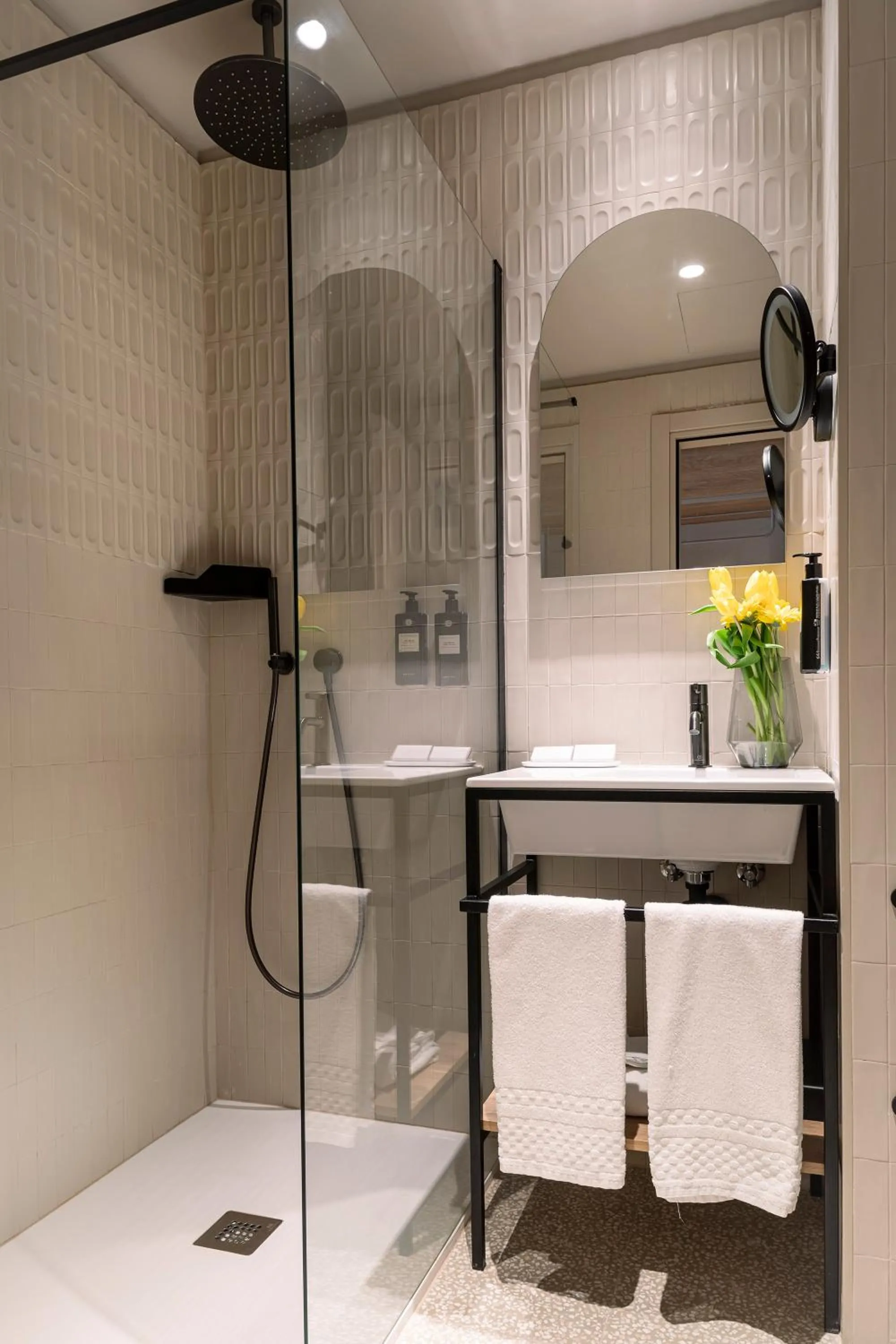 Shower in Living Place Hotel