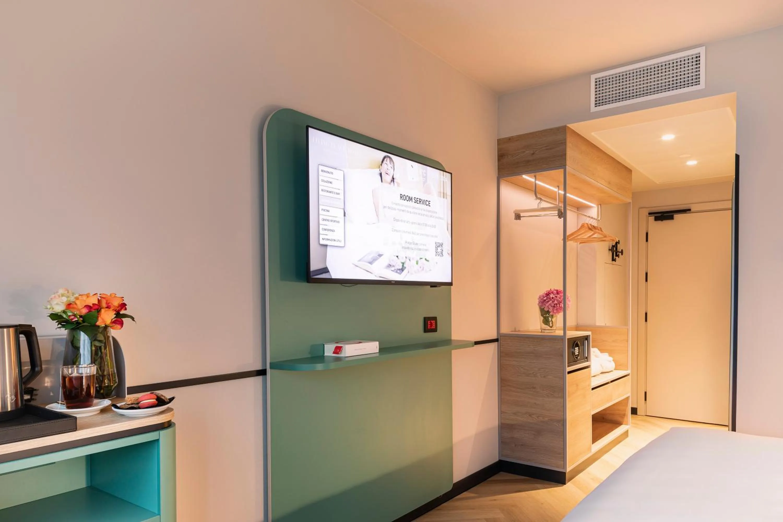 TV and multimedia in Living Place Hotel