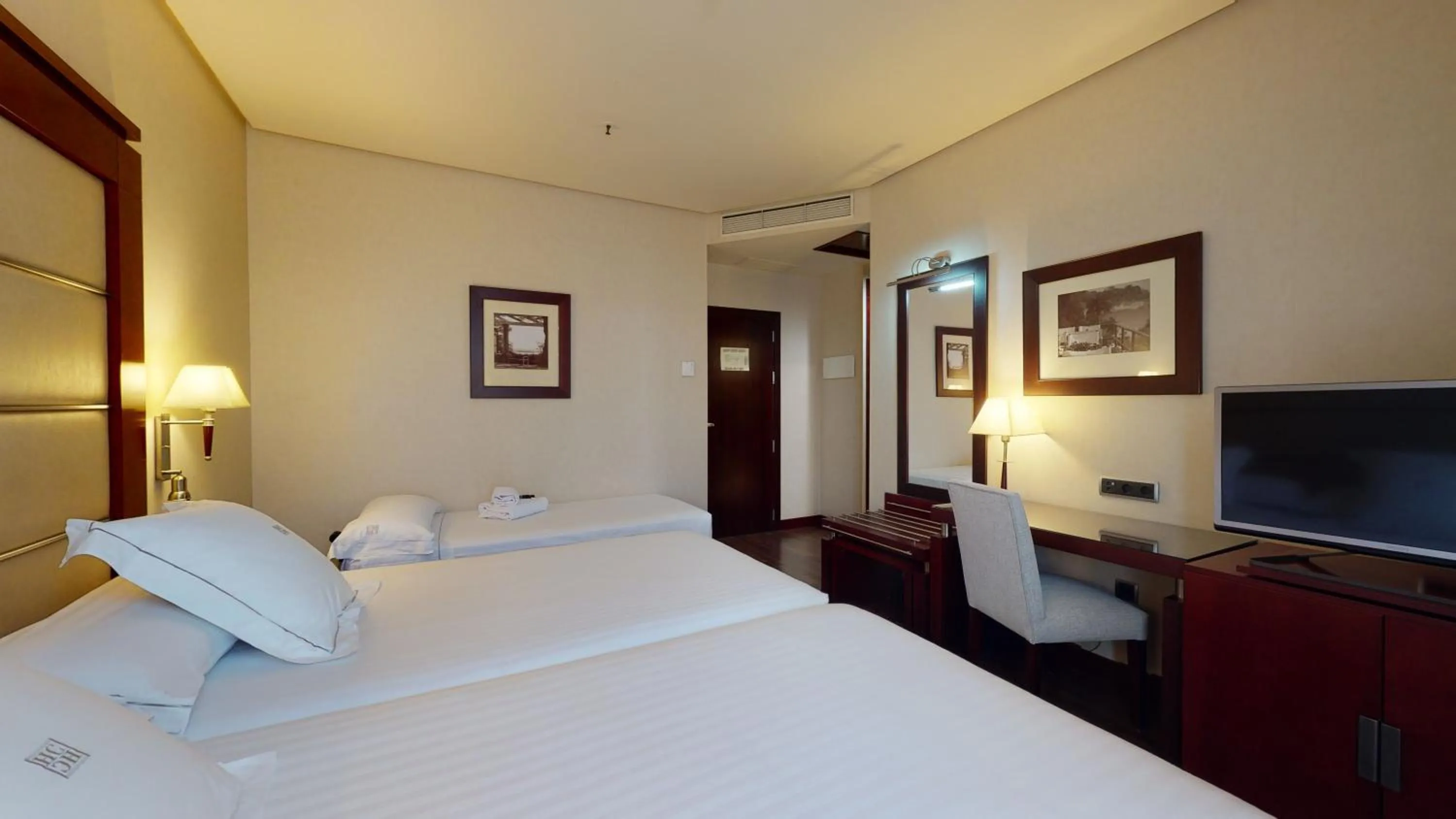 Bedroom, Bed in Hotel Valencia Center