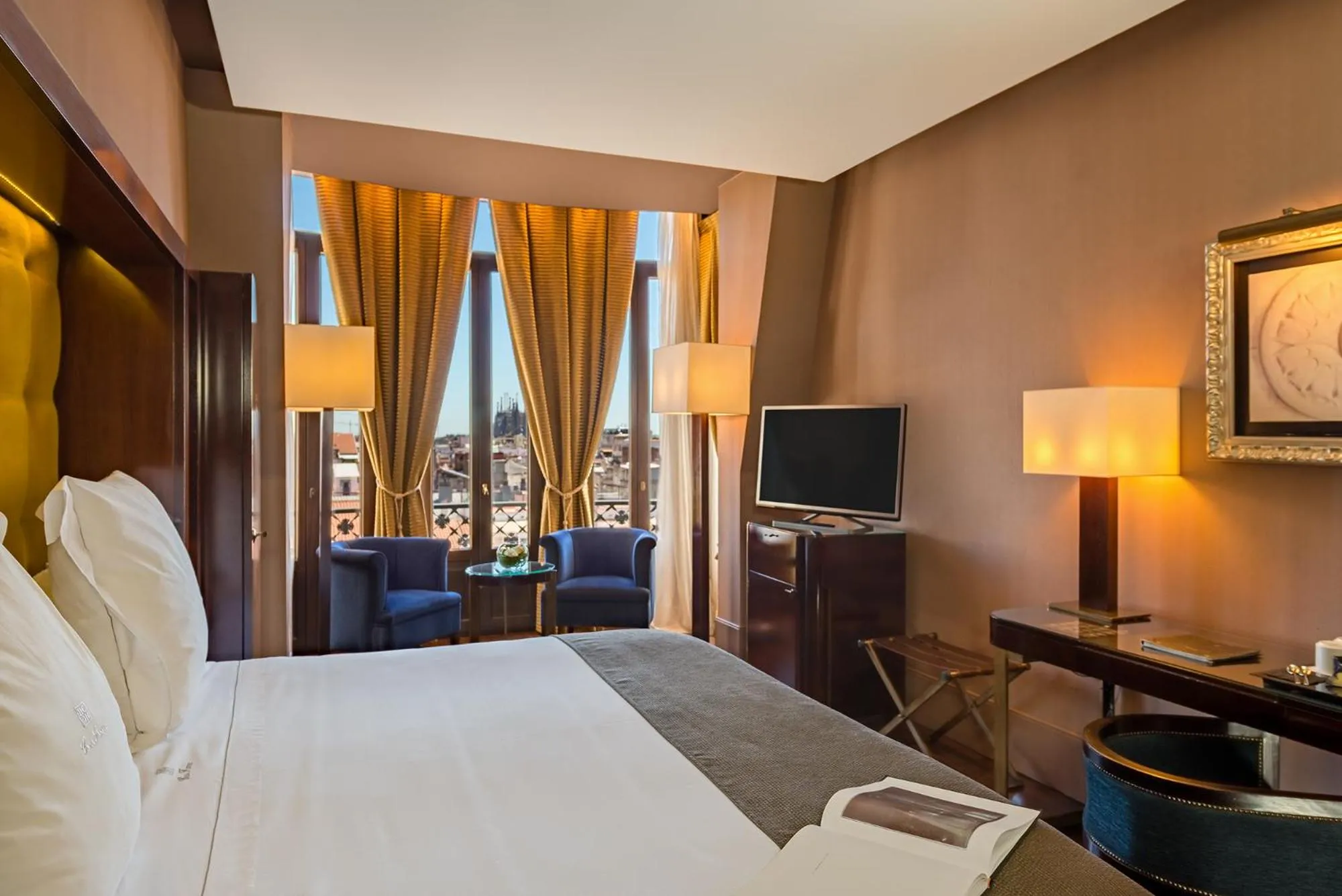TV and multimedia, Bed in Hotel Casa Fuster G.L Monumento