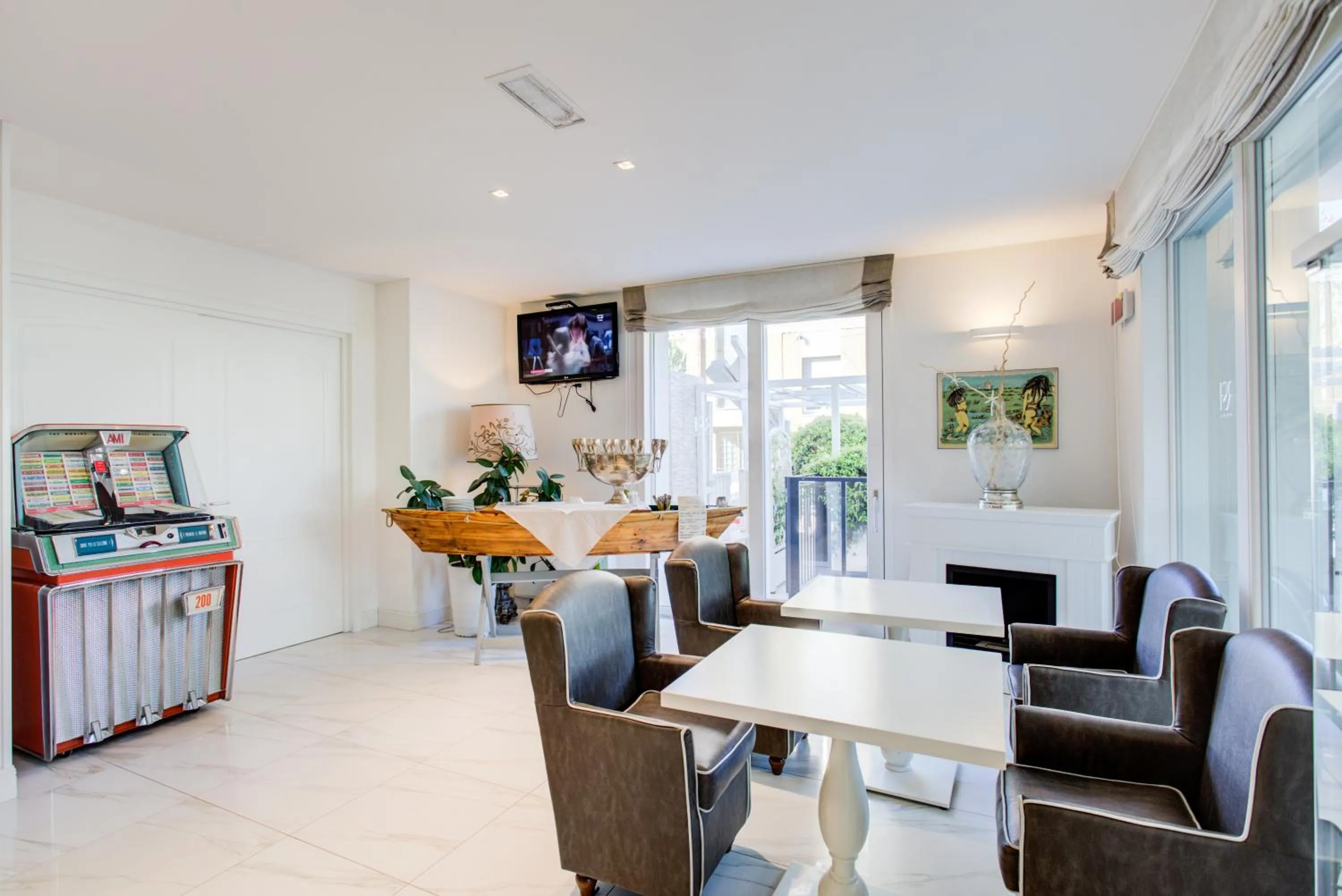 Evening entertainment in Rimini Suite Hotel