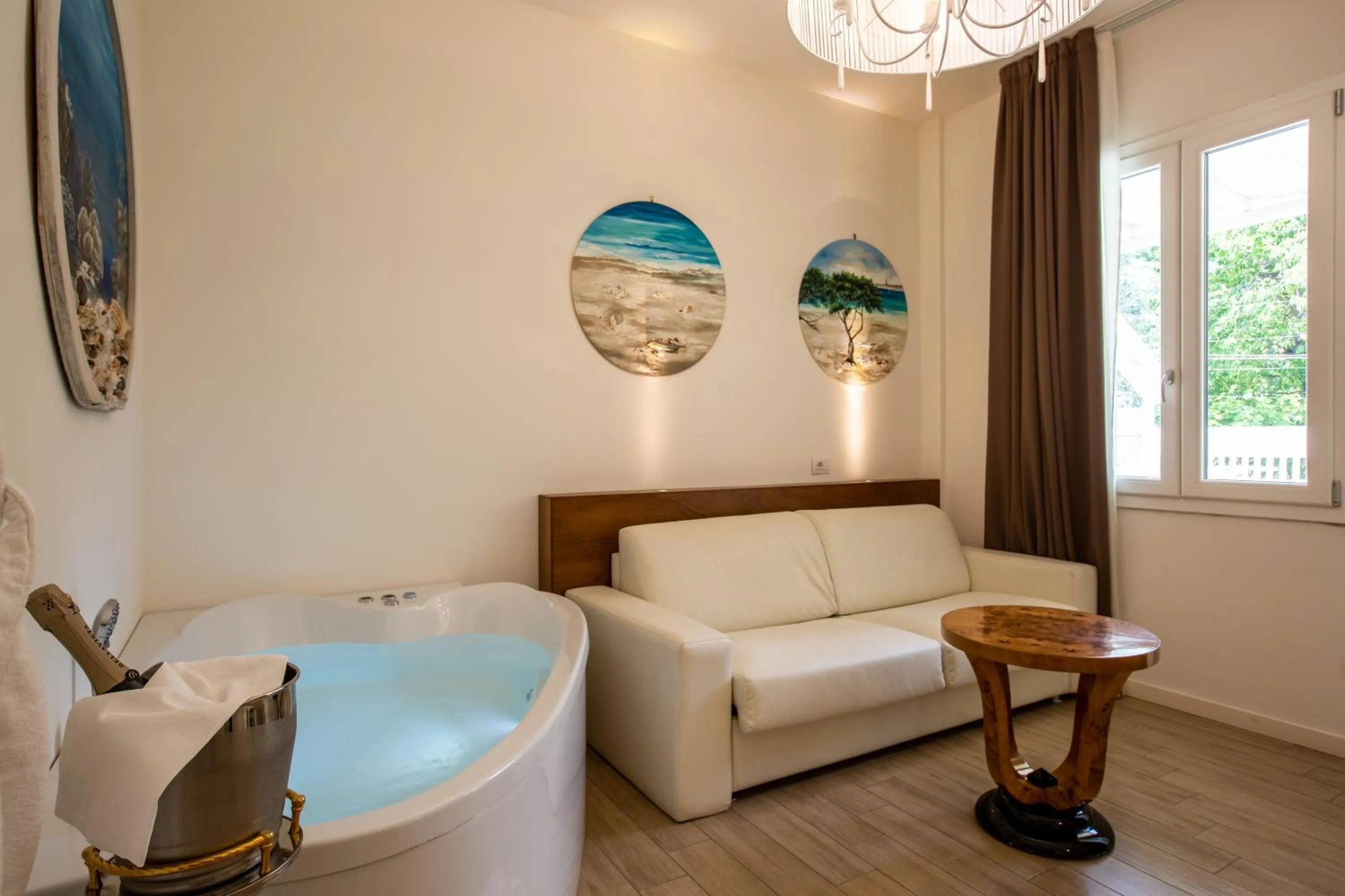 Hot Tub in Rimini Suite Hotel
