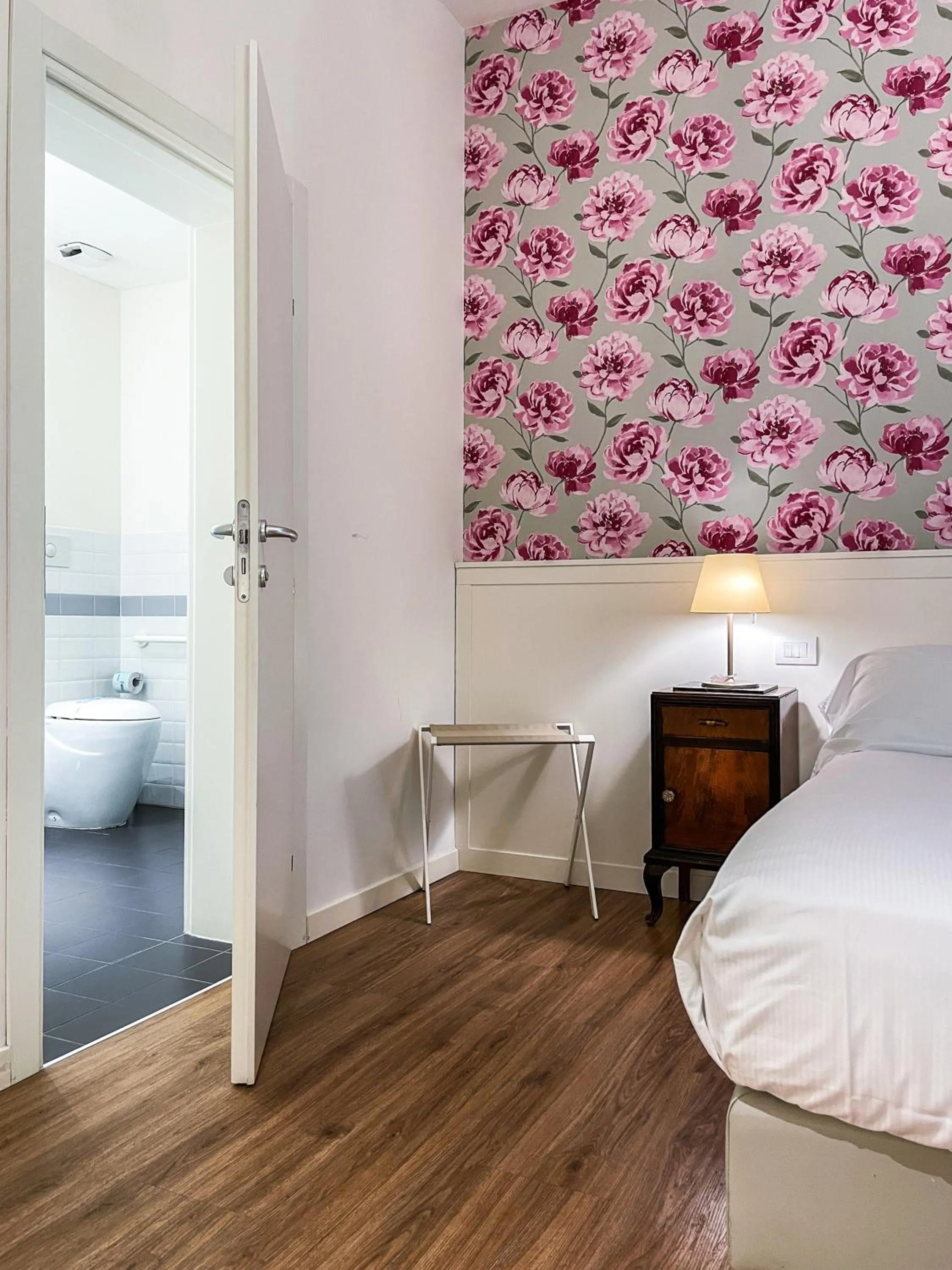 Facility for disabled guests, Bed in Rimini Suite Hotel