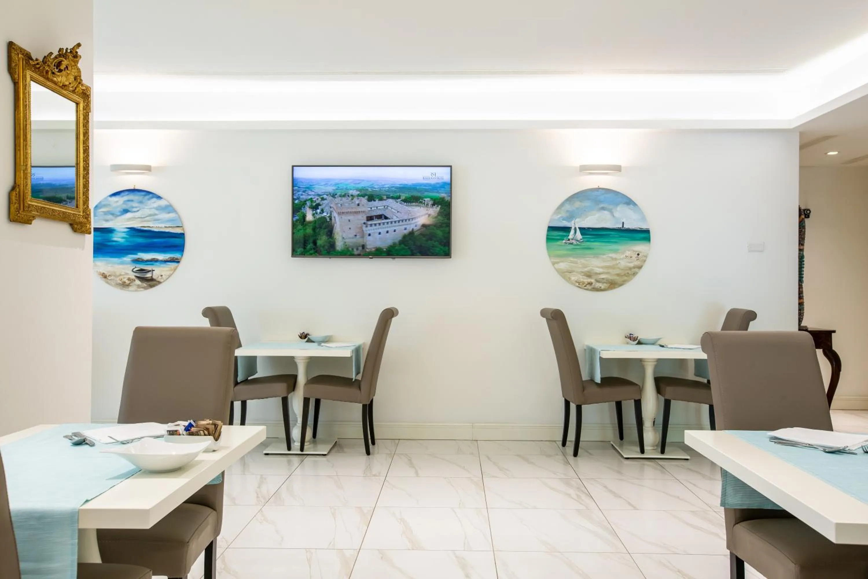 Restaurant/places to eat in Rimini Suite Hotel