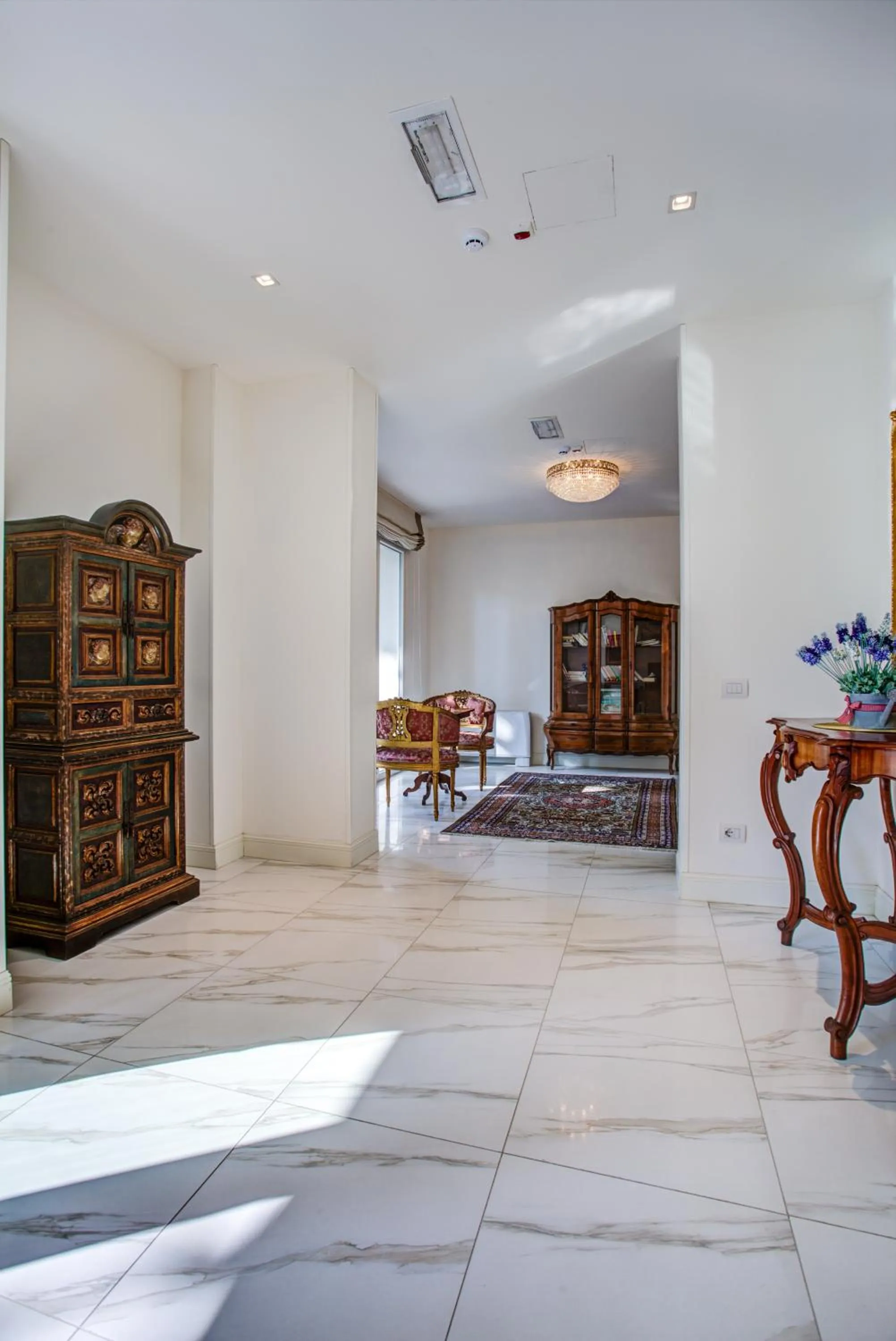 Library in Rimini Suite Hotel